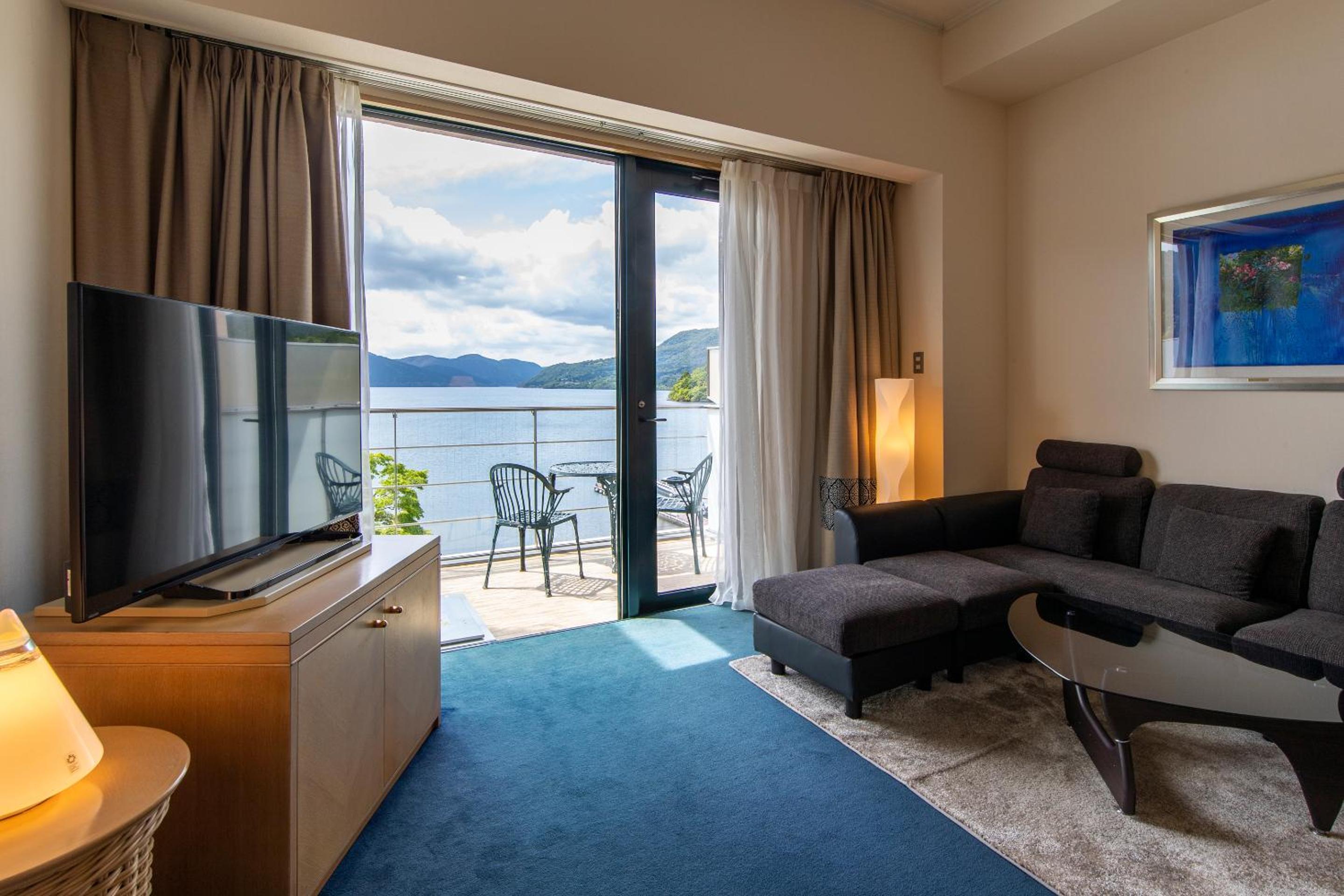 Junior Suite with Balcony and Lake View - Photo 7
