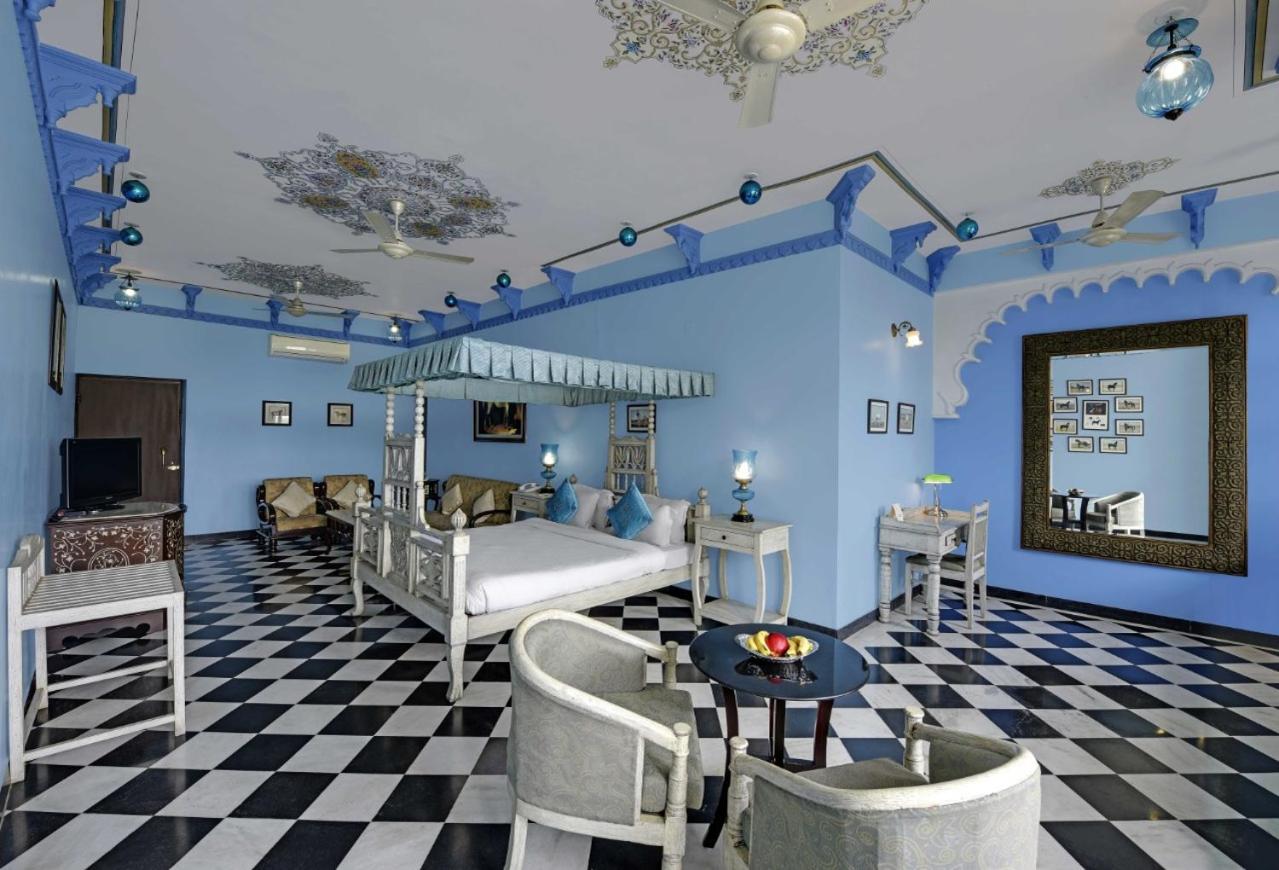 Majestic Lake view Suite with balcony - Photo 14