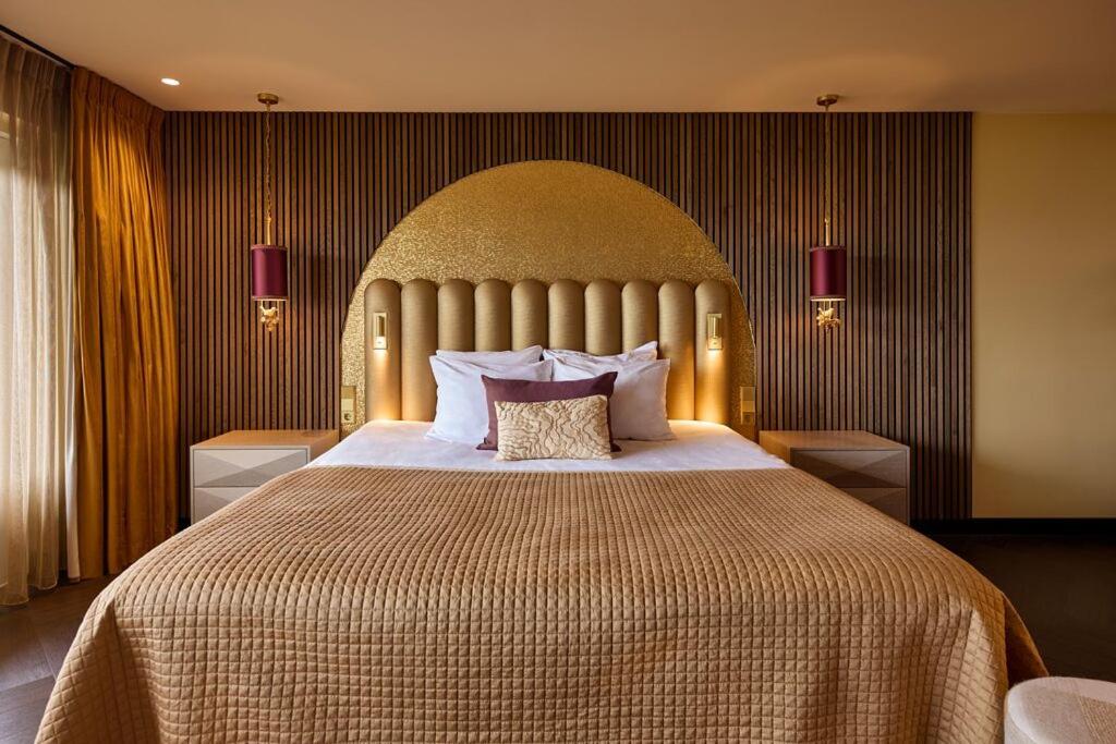 Gold Suite