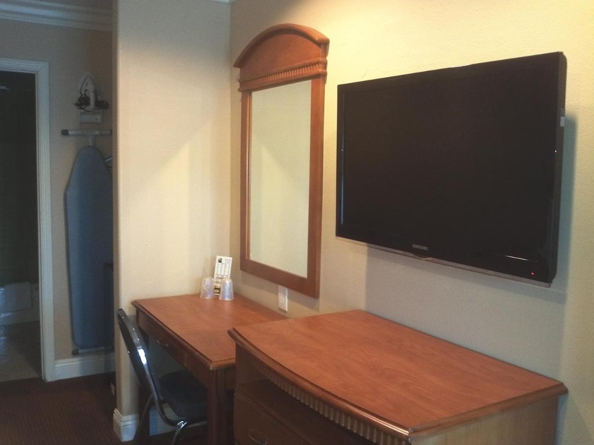 Standard King Room photo 3
