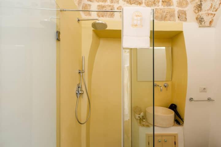 Double Room with Private Bathroom - Photo 9
