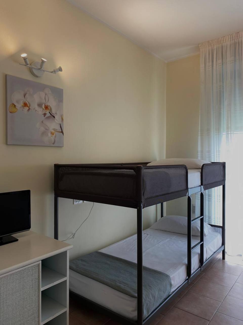 Comfort Quadruple Room with Balcony - Photo 7