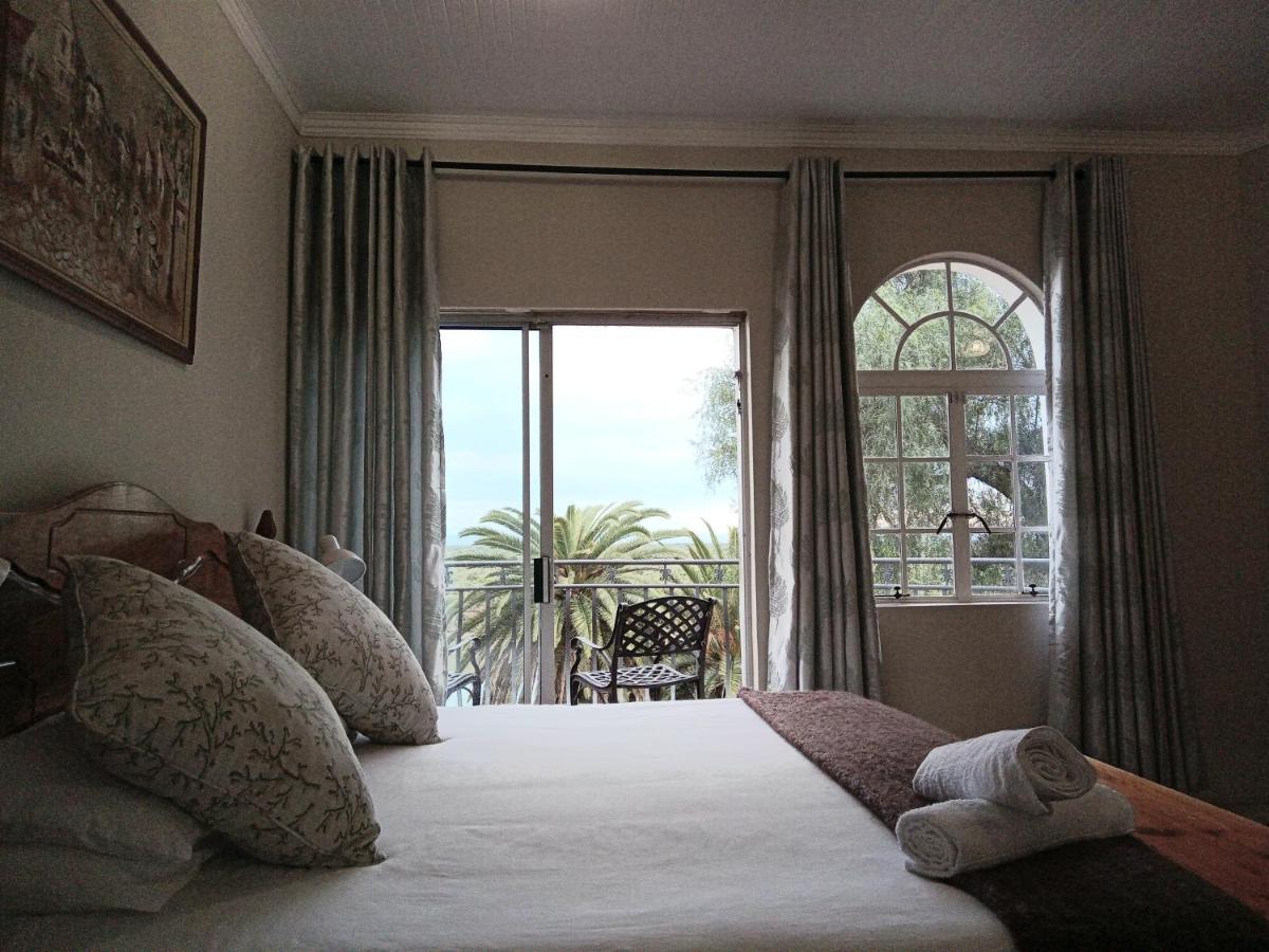 King Room with Balcony photo 3