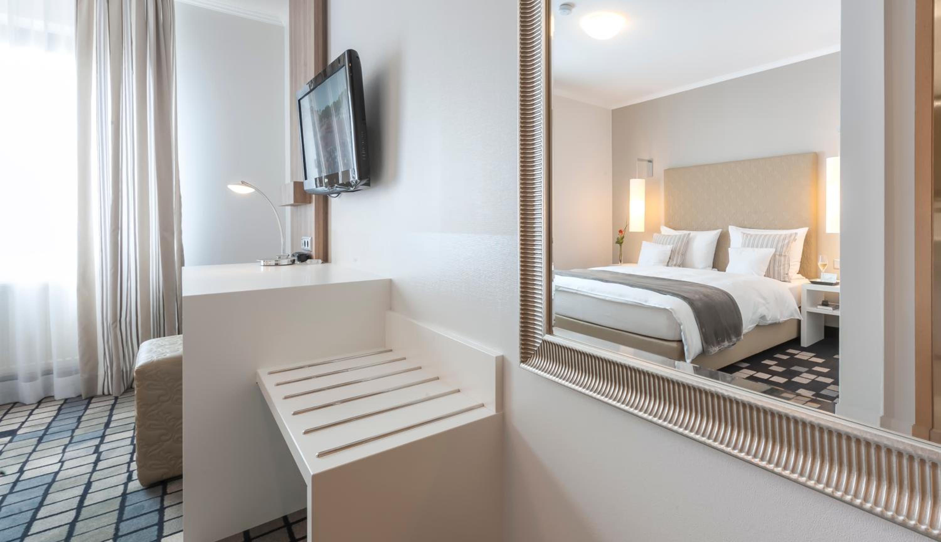 Deluxe King Room photo 3