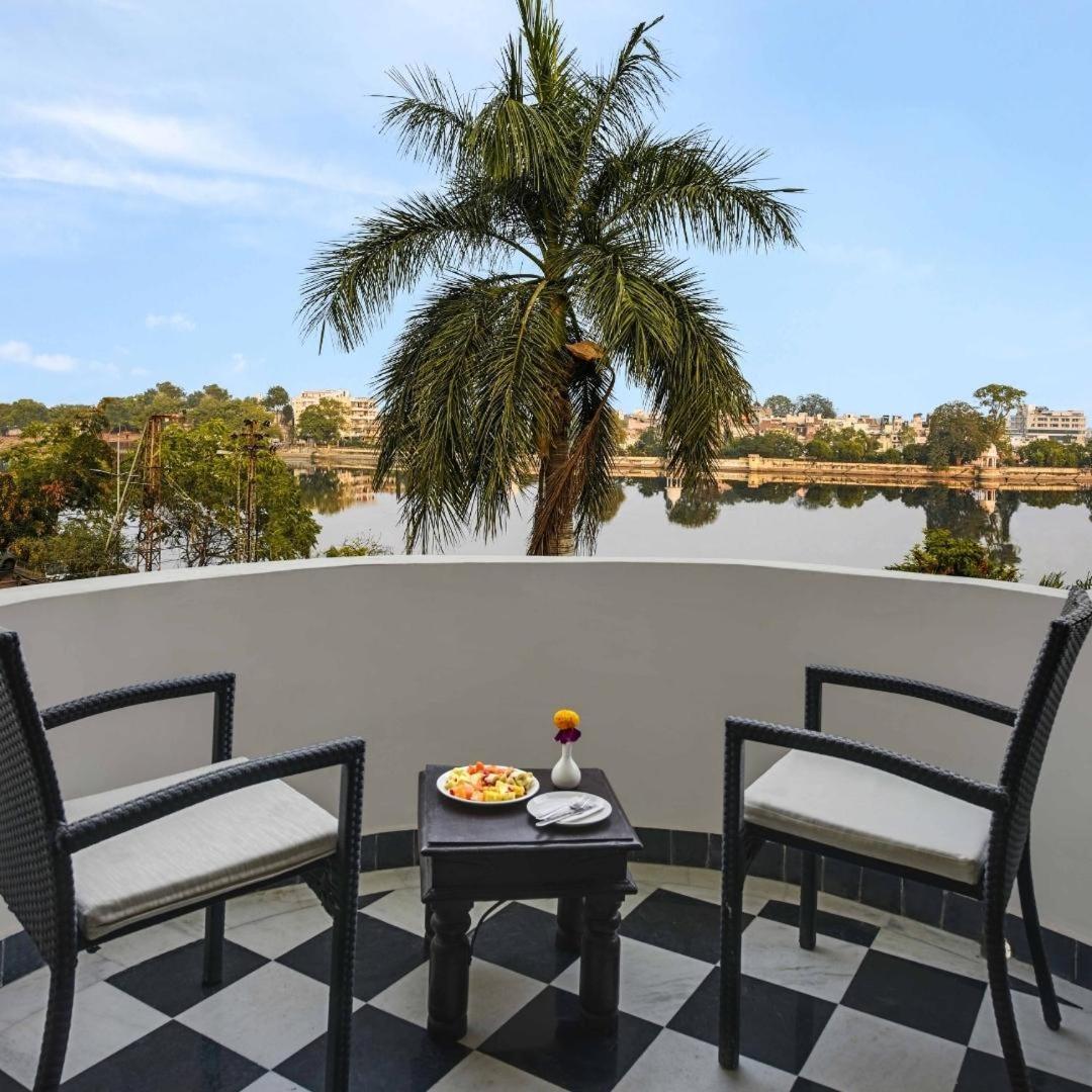 Majestic Lake view Suite with balcony - Photo 13