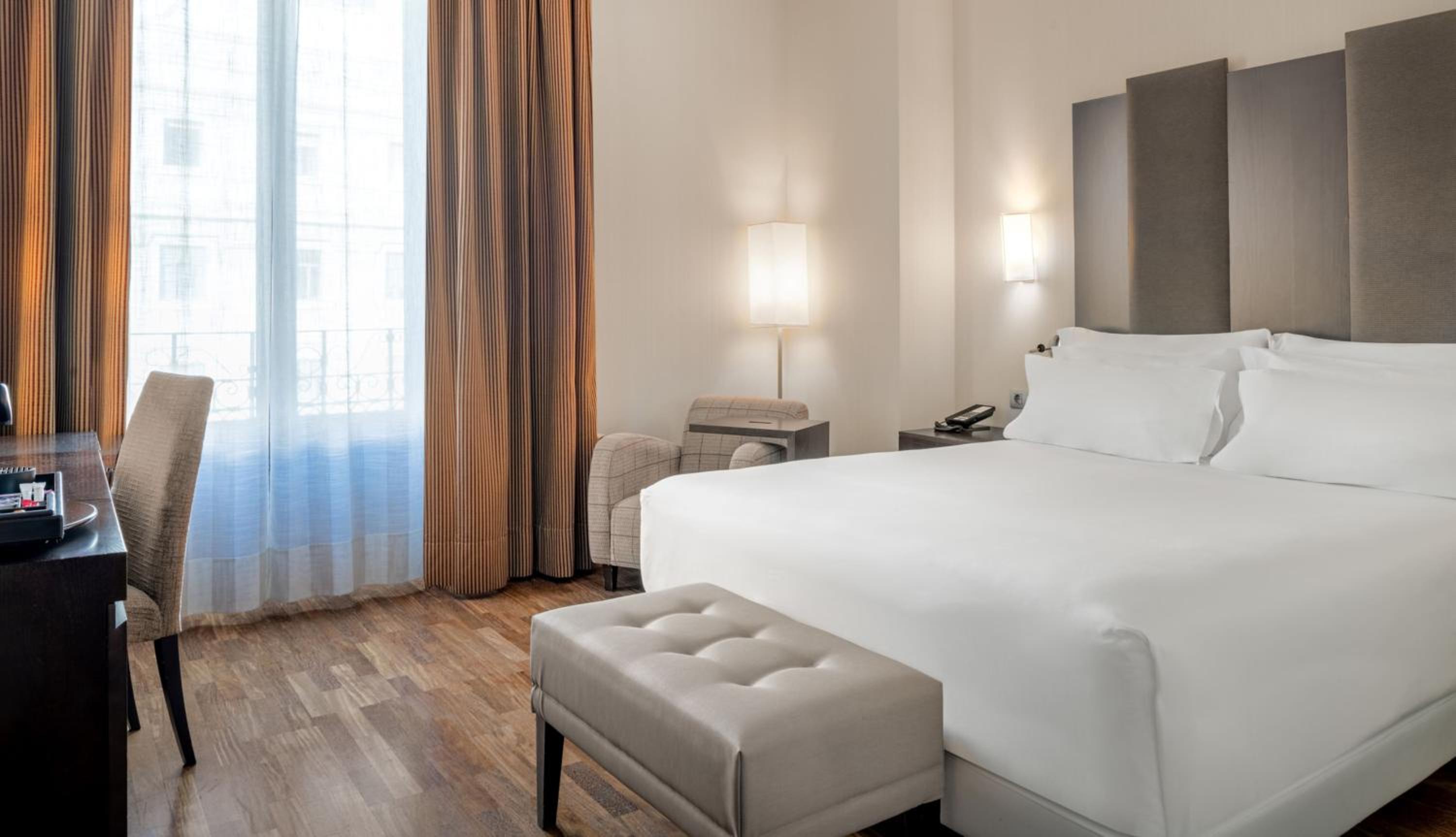 Superior Double Room with View - Photo 9