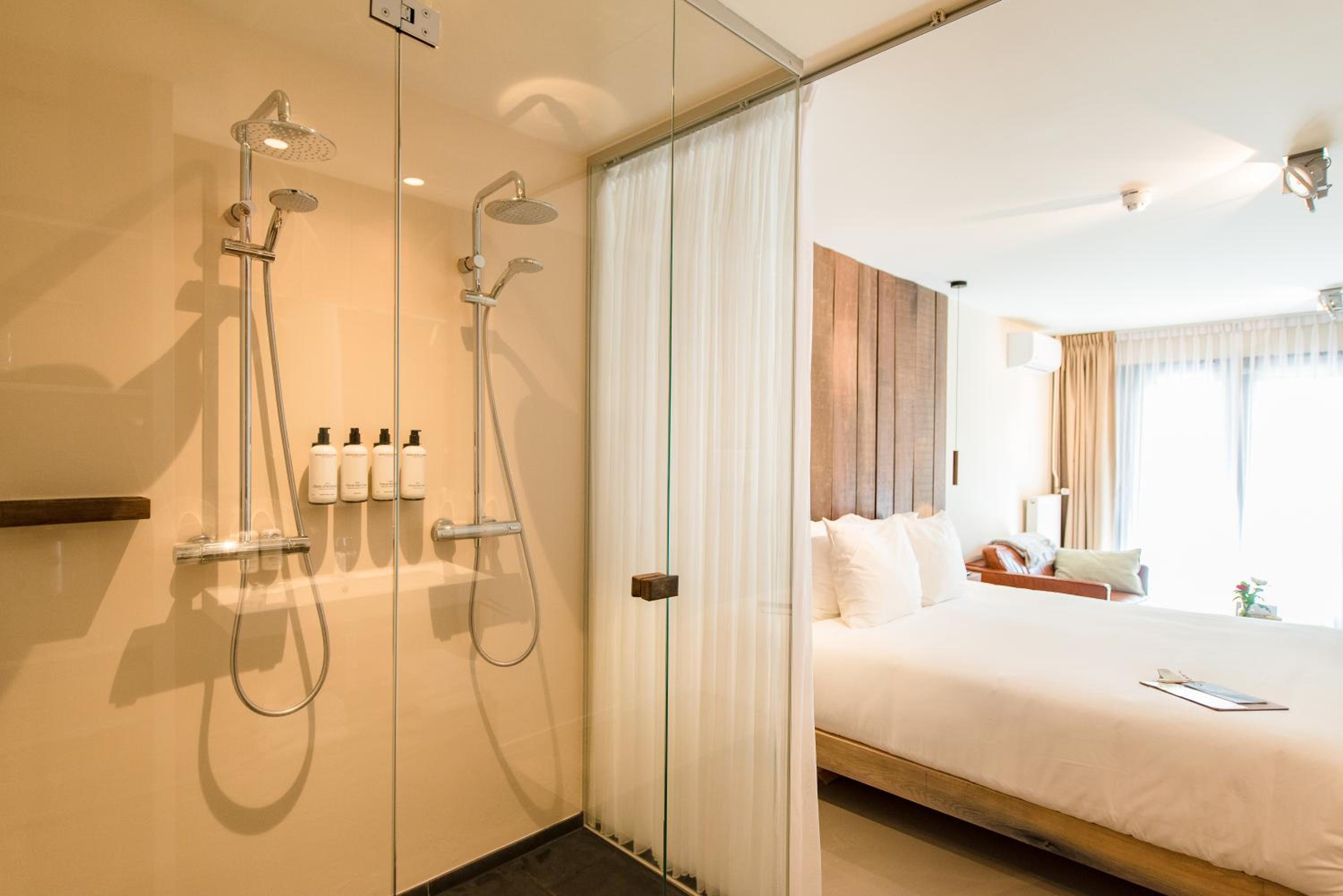 Deluxe Suite with Spa Bath photo 2
