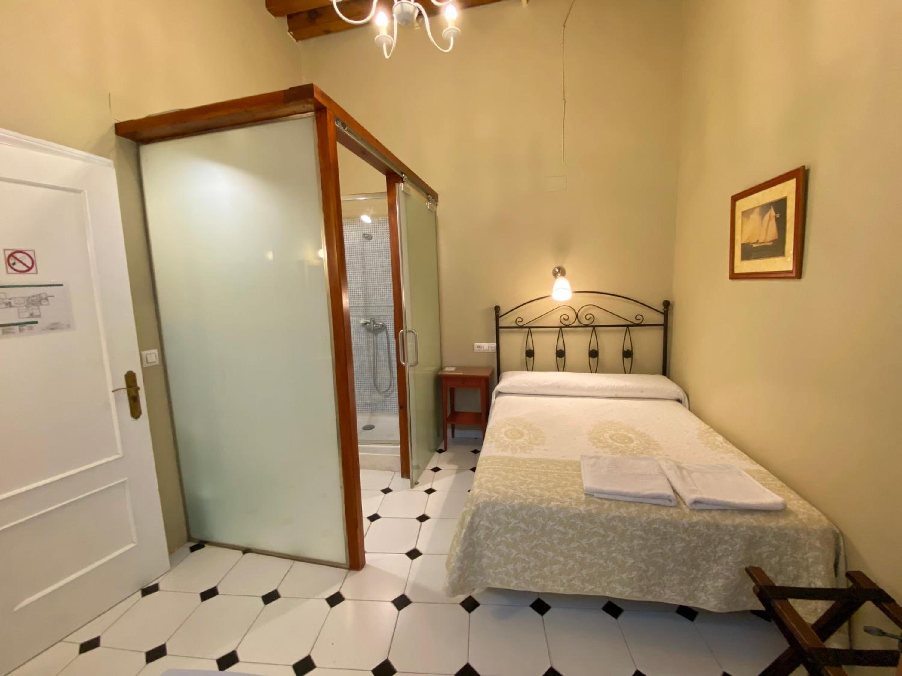 Interior Budget Double Room with Private Bathroom