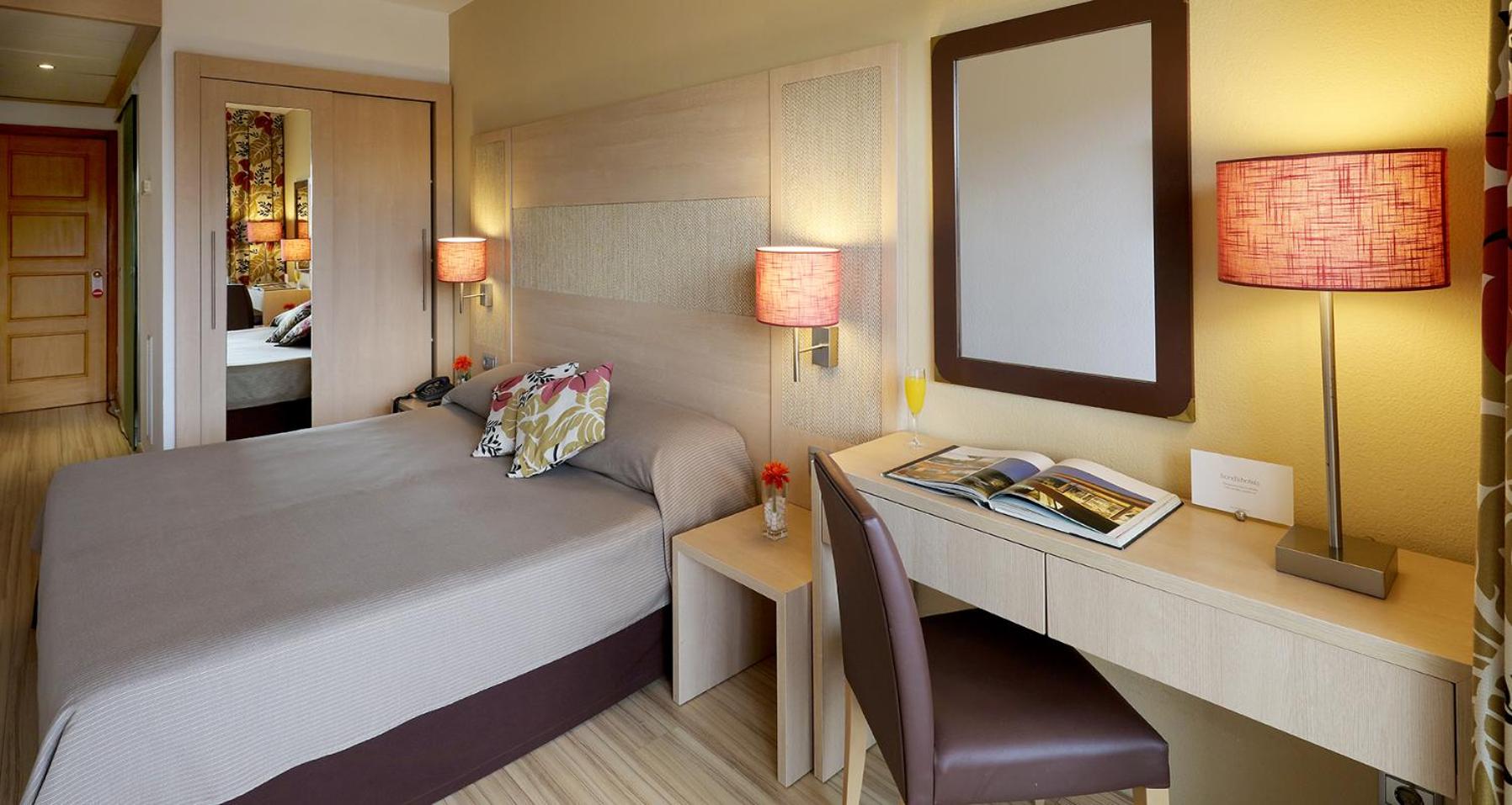 Double or Twin Room - Photo 4