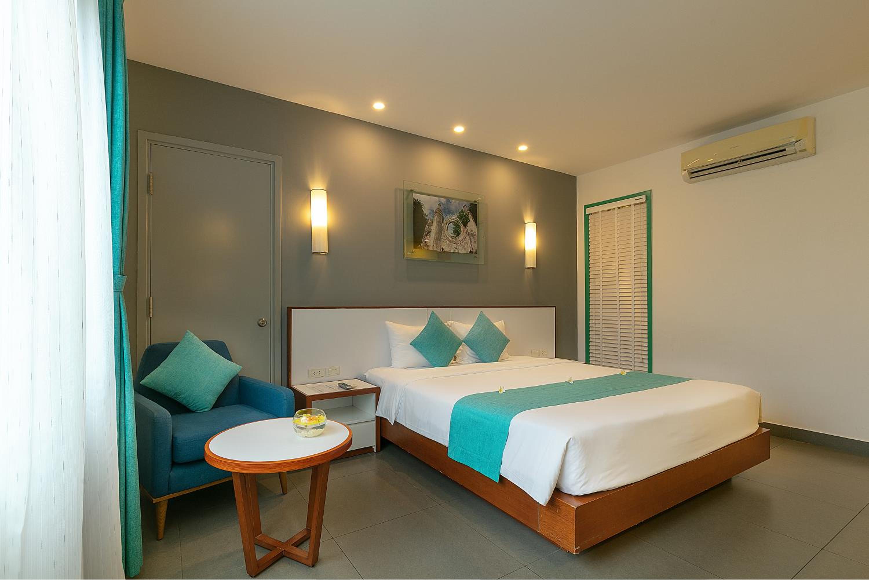 Deluxe Room with City View photo 3