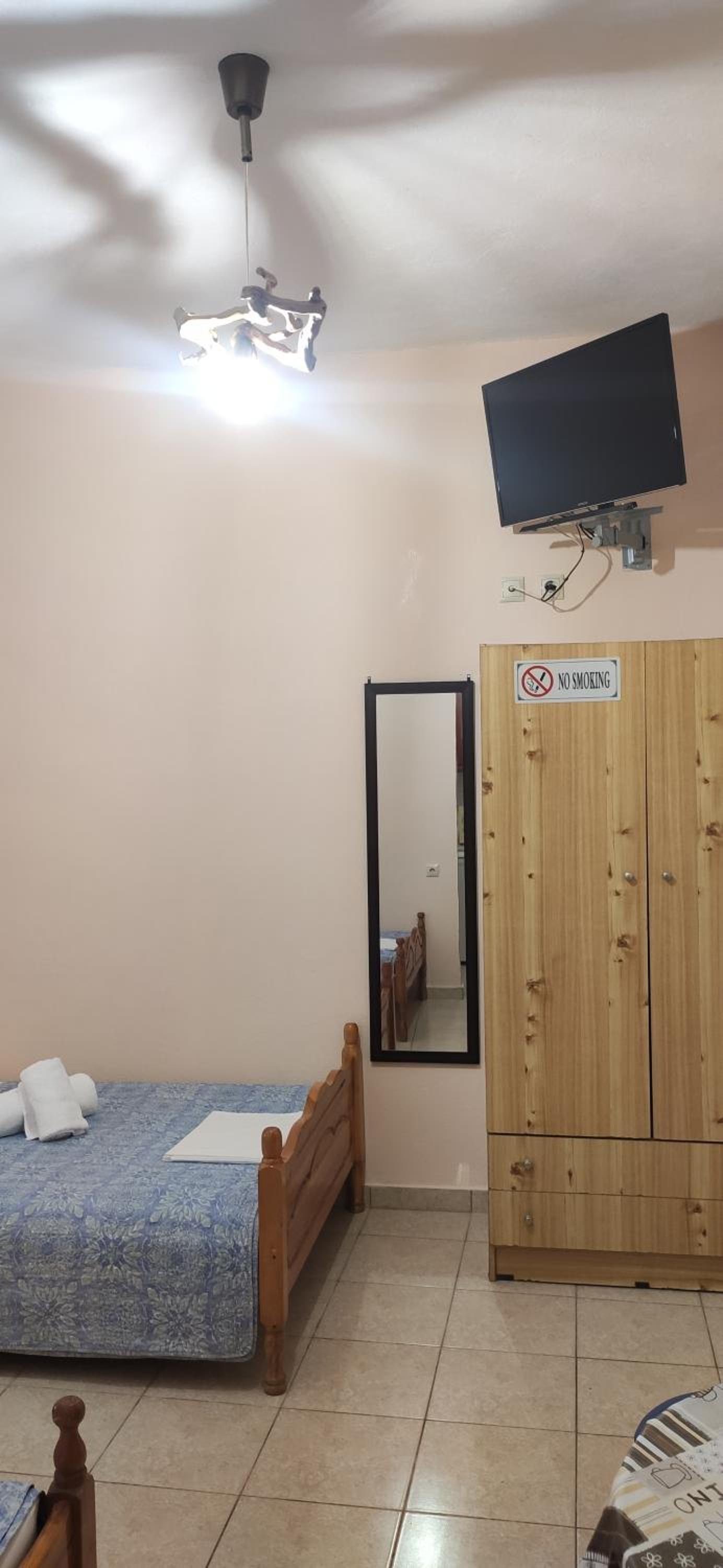 One-Bedroom Apartment - Photo 4