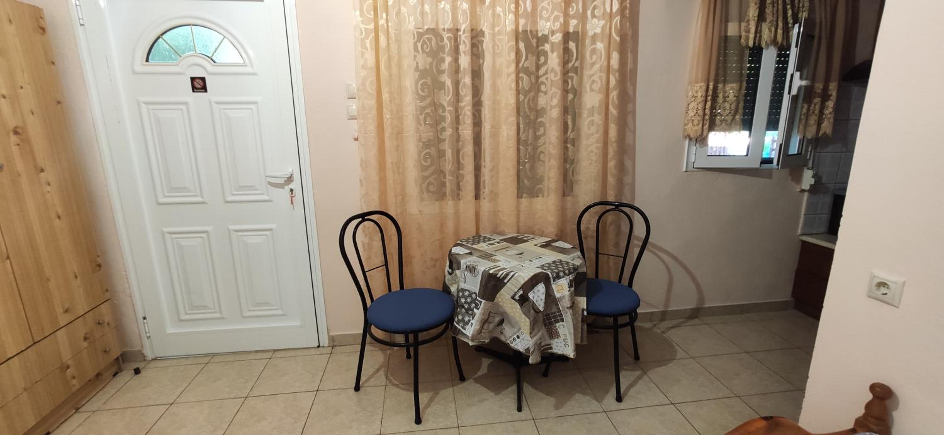 One-Bedroom Apartment - Photo 9