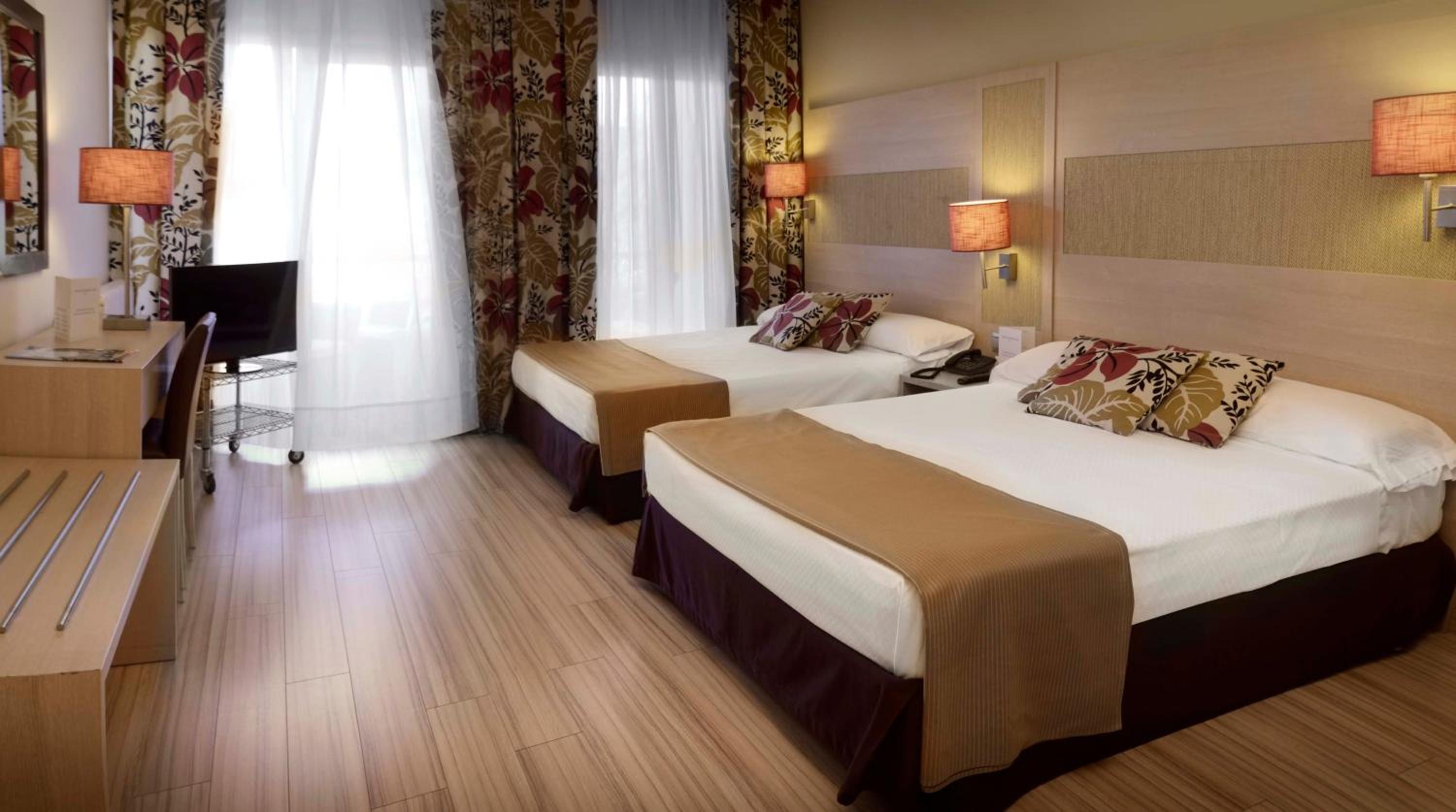 Standard Quadruple Room - Photo 2