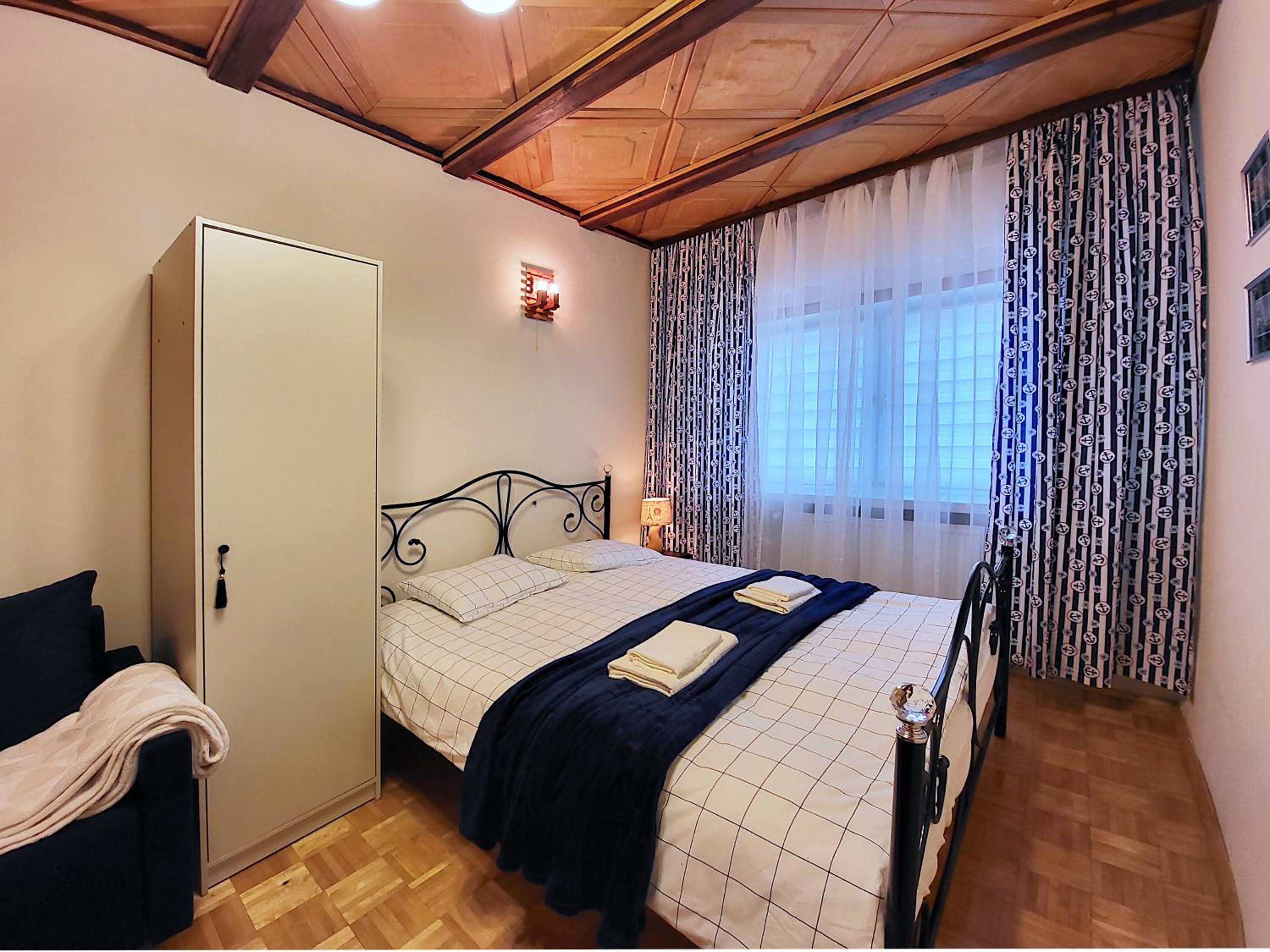 Standard Family Room - Photo 18