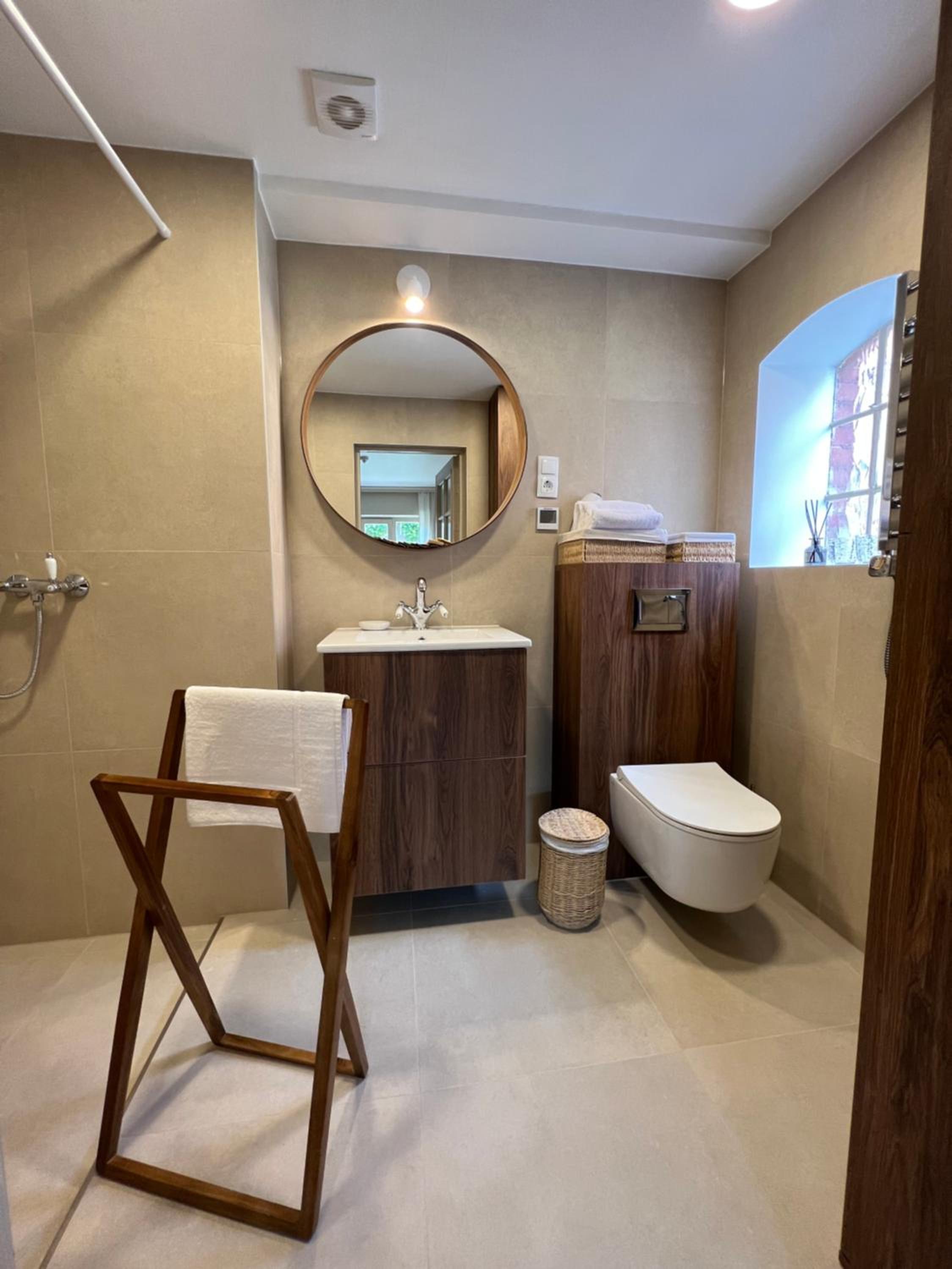 One-Bedroom Apartment - Photo 16