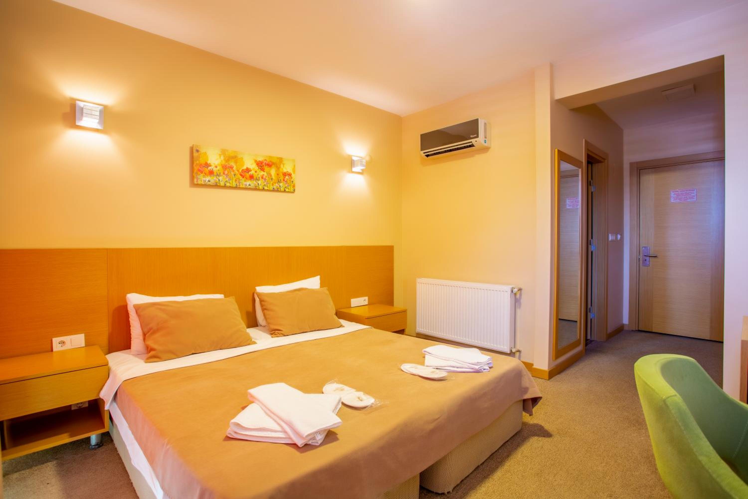 Double Room with Lake View and Pool Access photo 2
