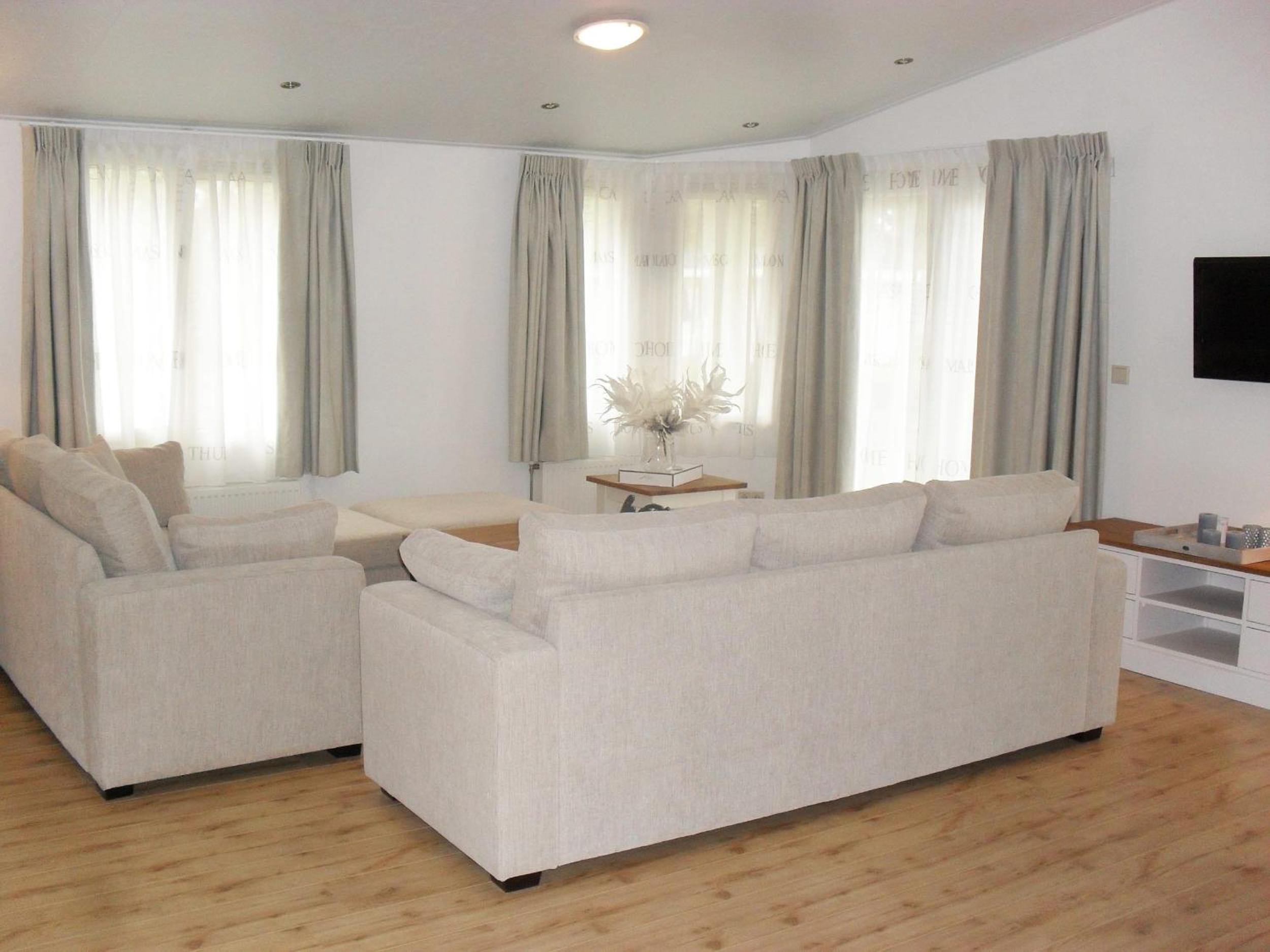 Four Bedroom Chalet - Hackfort 8 photo 2