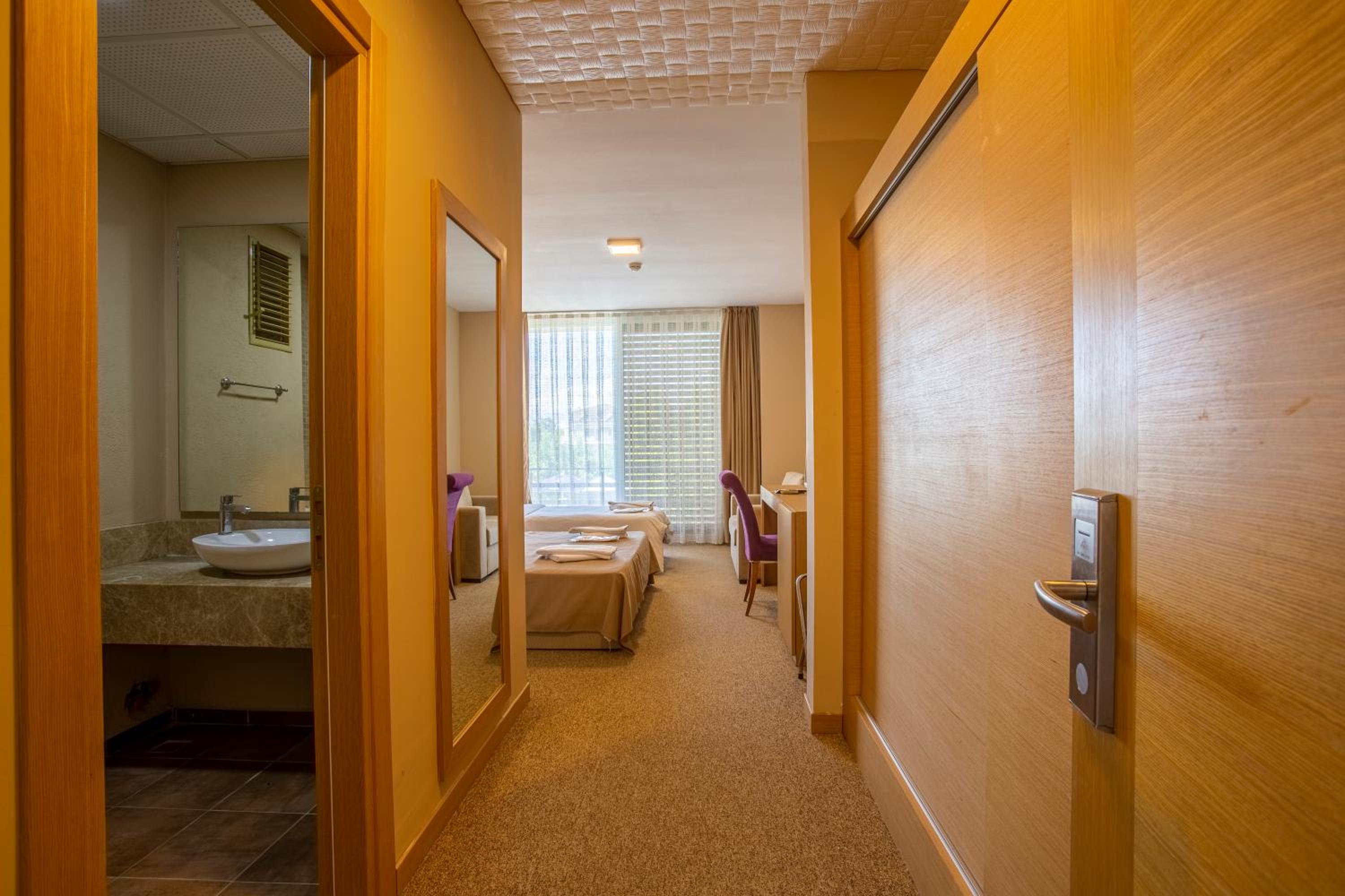 Triple Room with Lake View