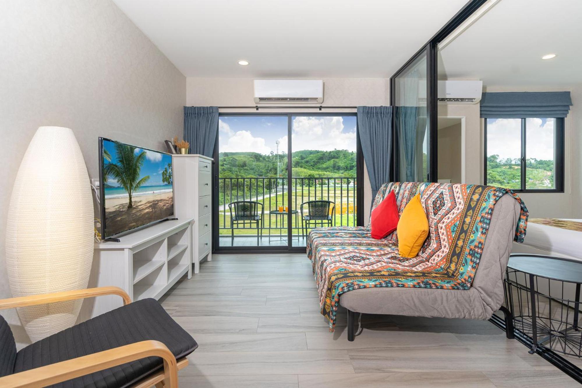 One-Bedroom Apartment with Pool View