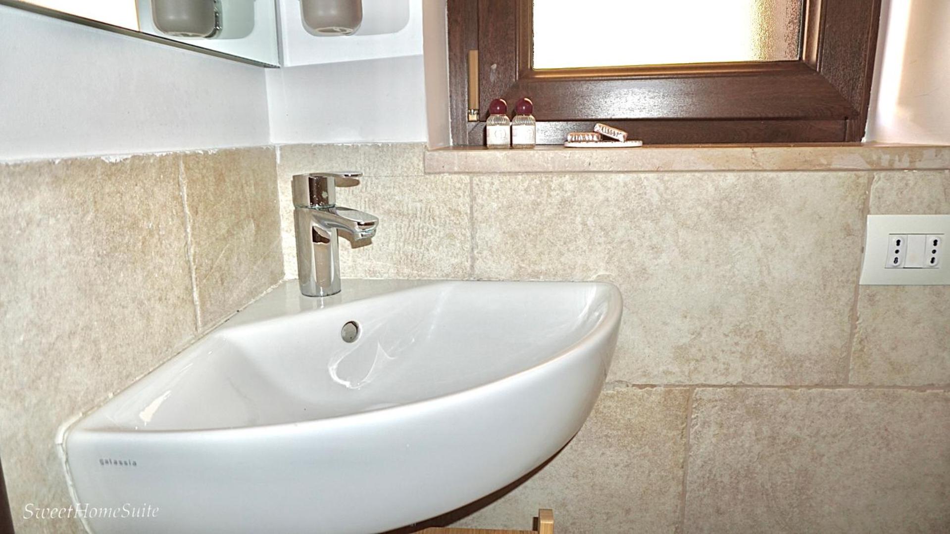Double Room - Photo 10