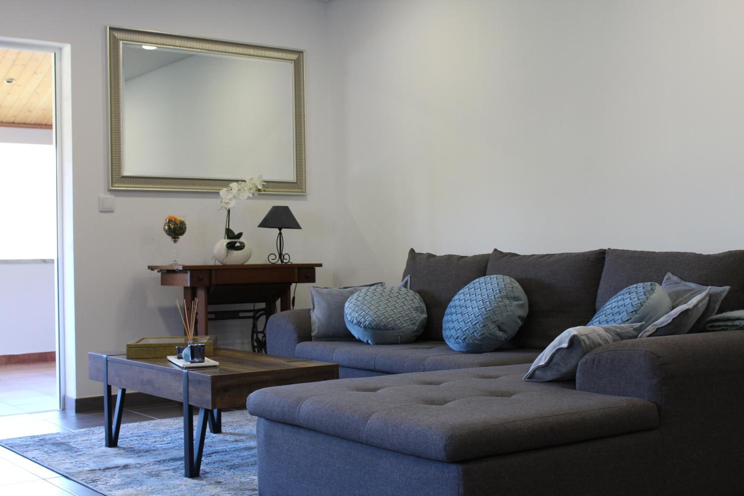 Two-Bedroom House - Photo 2