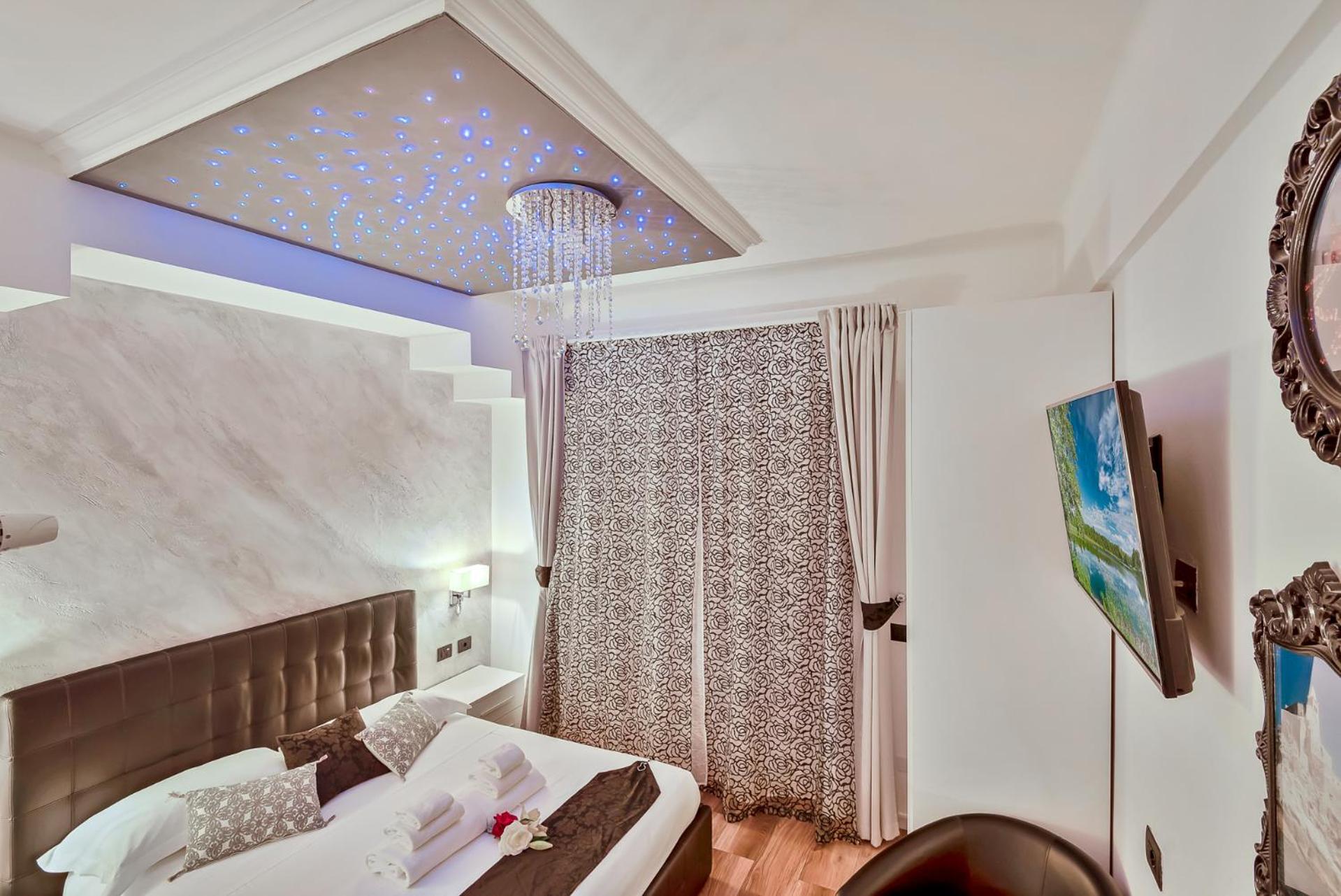 Double Room with Private Bathroom photo 3