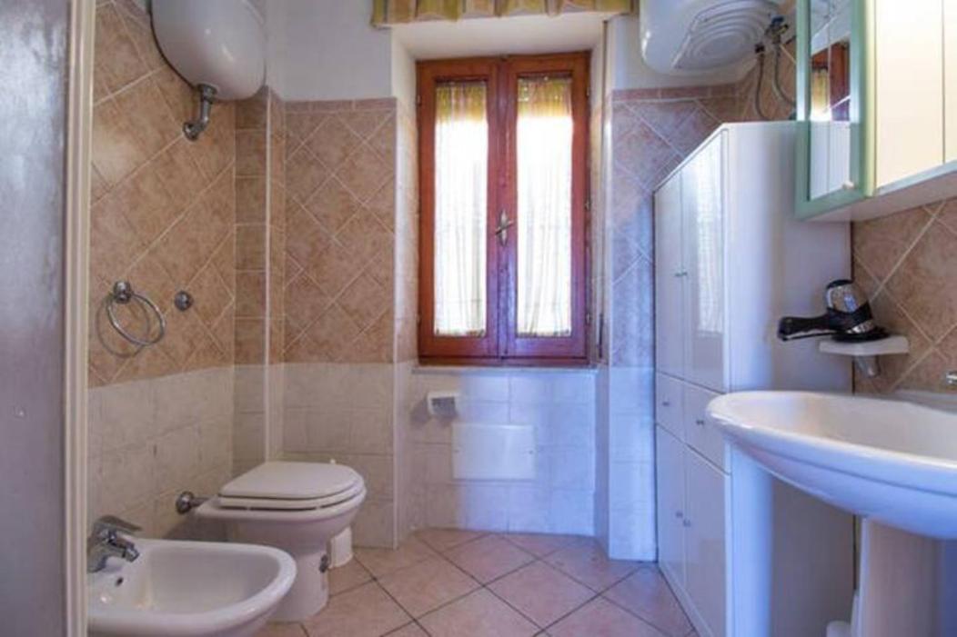 Large Double Room - Photo 4