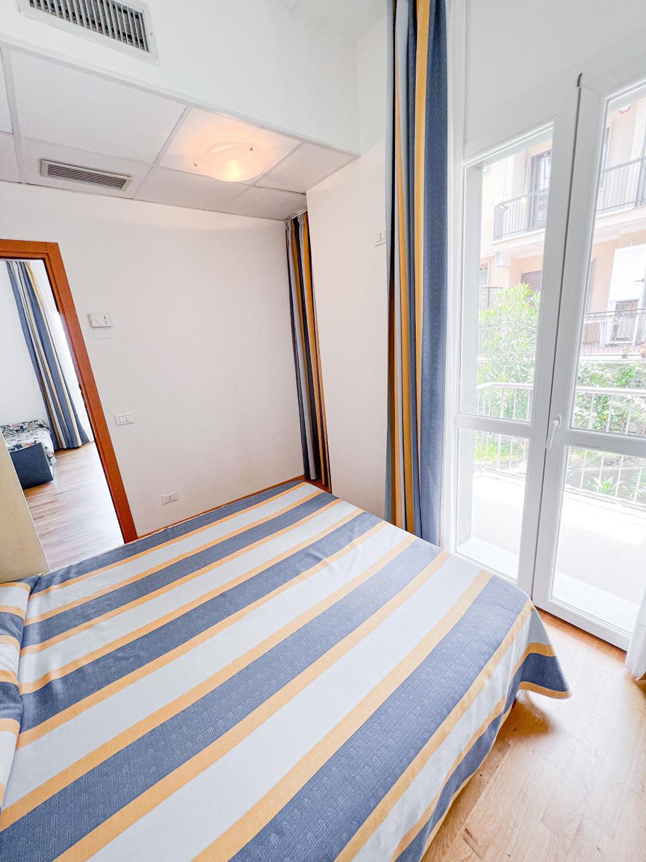 One-Bedroom Apartment (4 Adults) photo 3