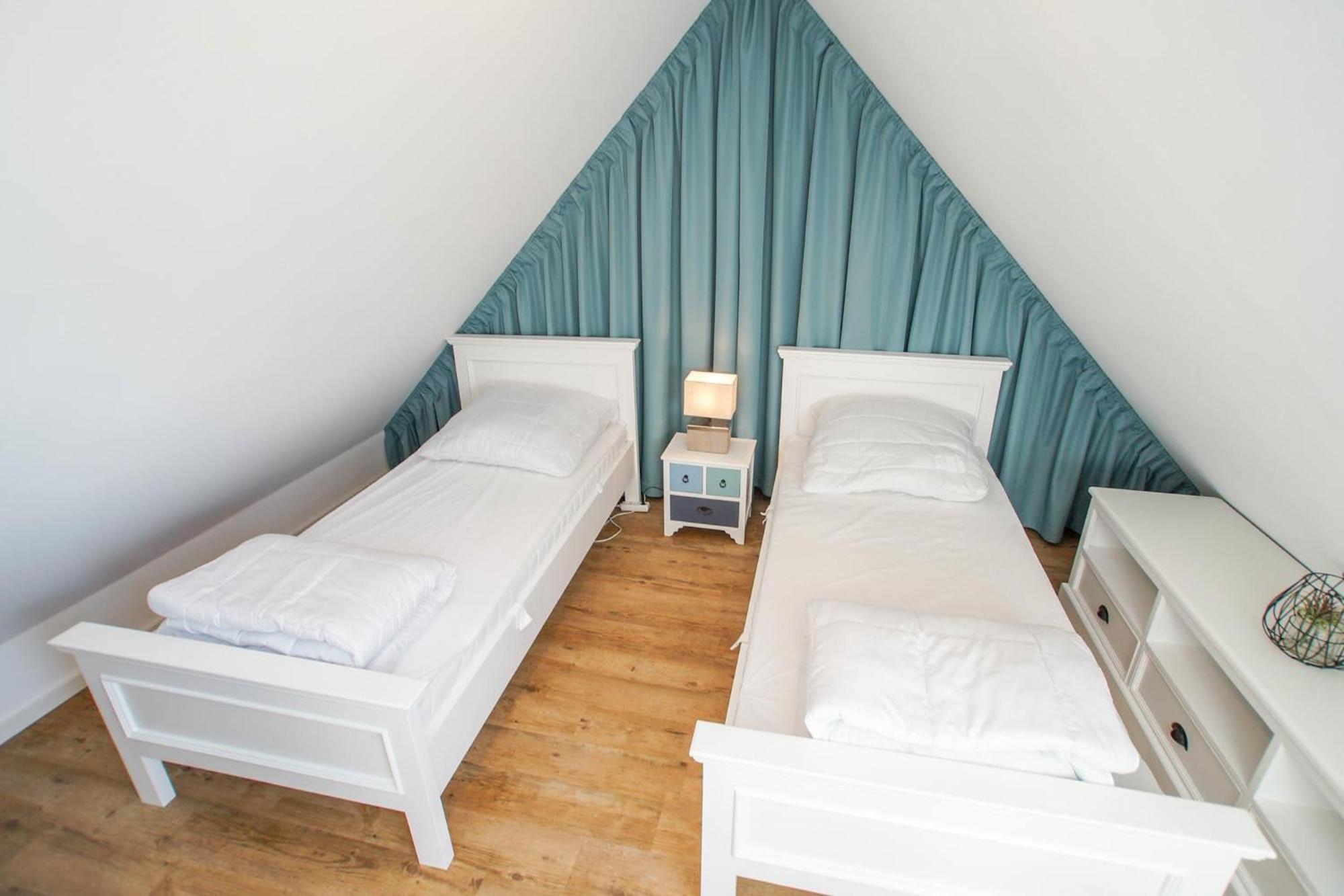 Three-Bedroom Apartment with Shower photo 3