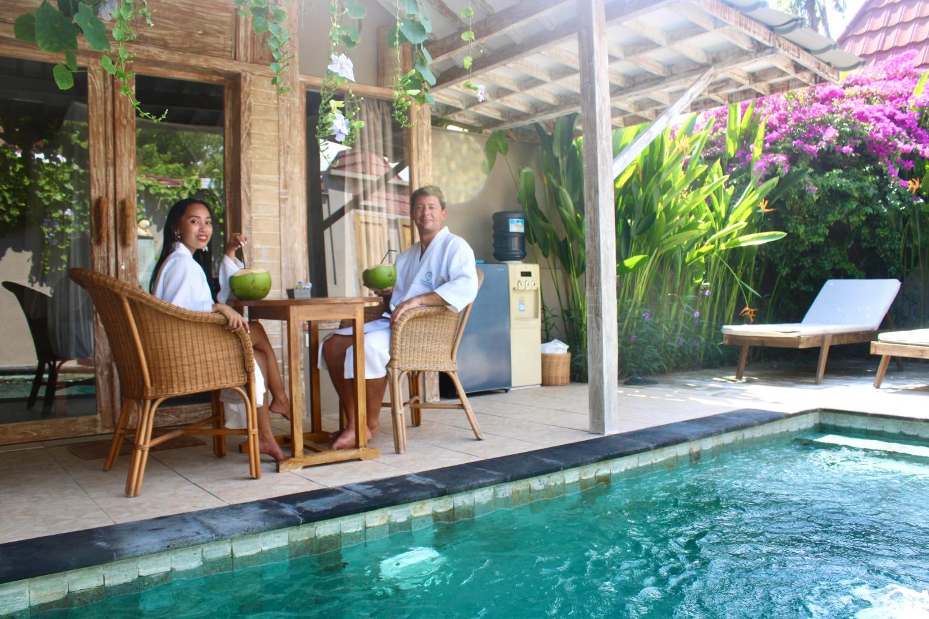Villa with Private Pool - Photo 2
