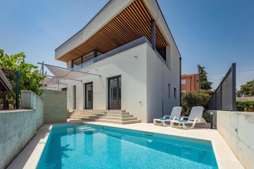 Villa photo 1