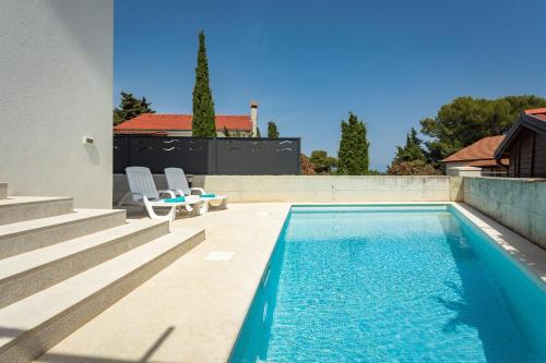 Villa photo 2