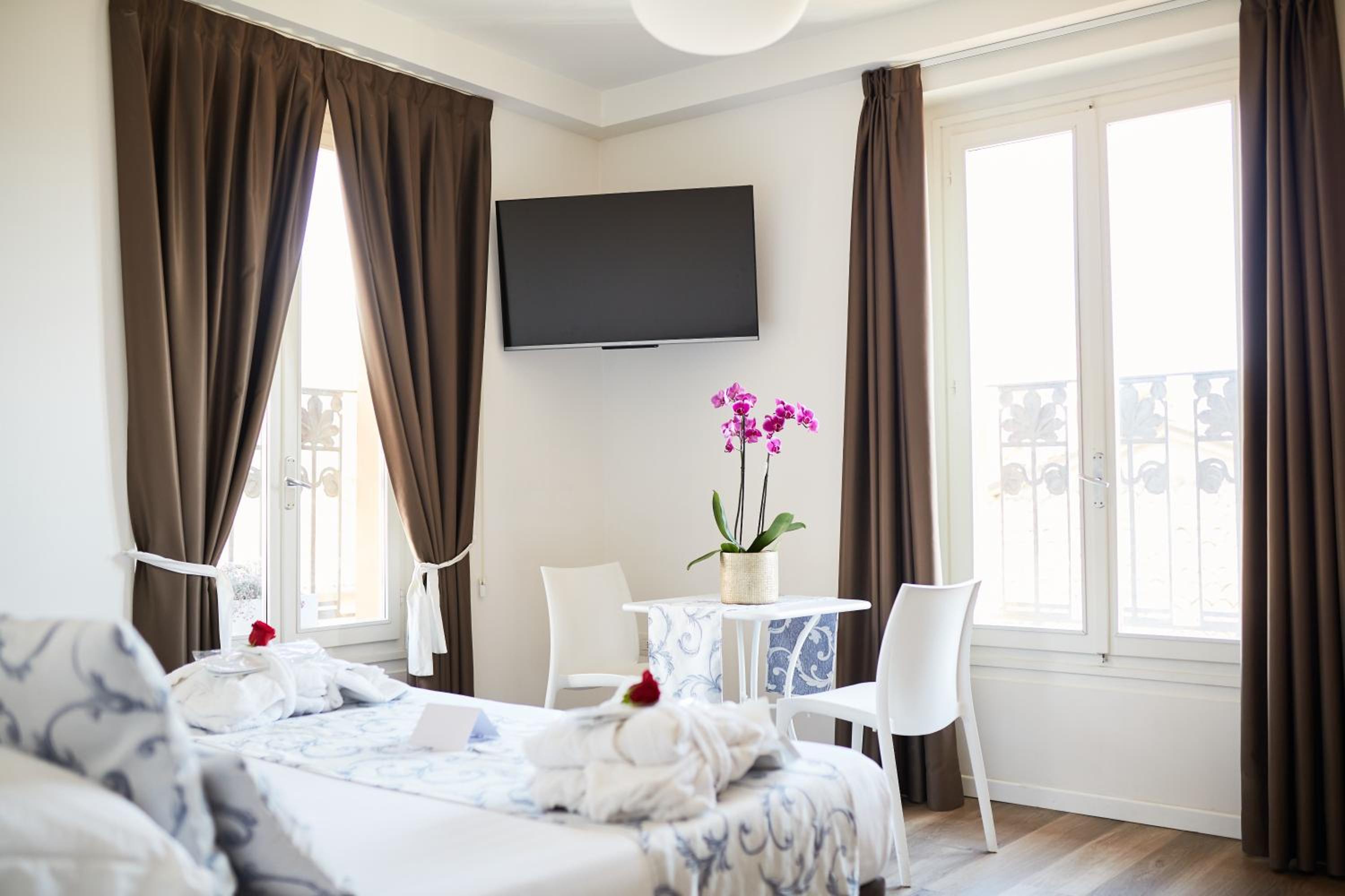 Comfort Double Room with Balcony or View