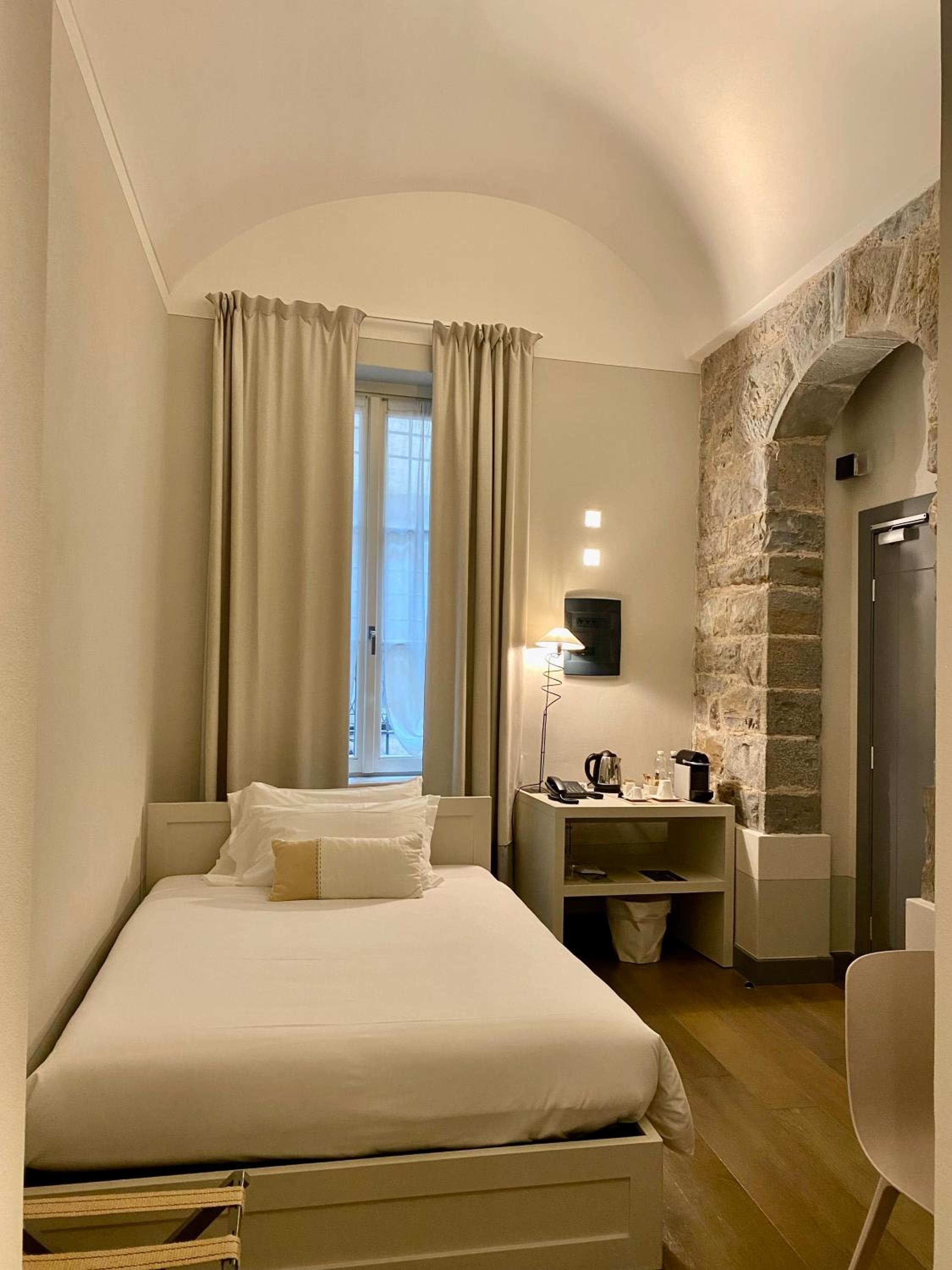 Single Room - Photo 1