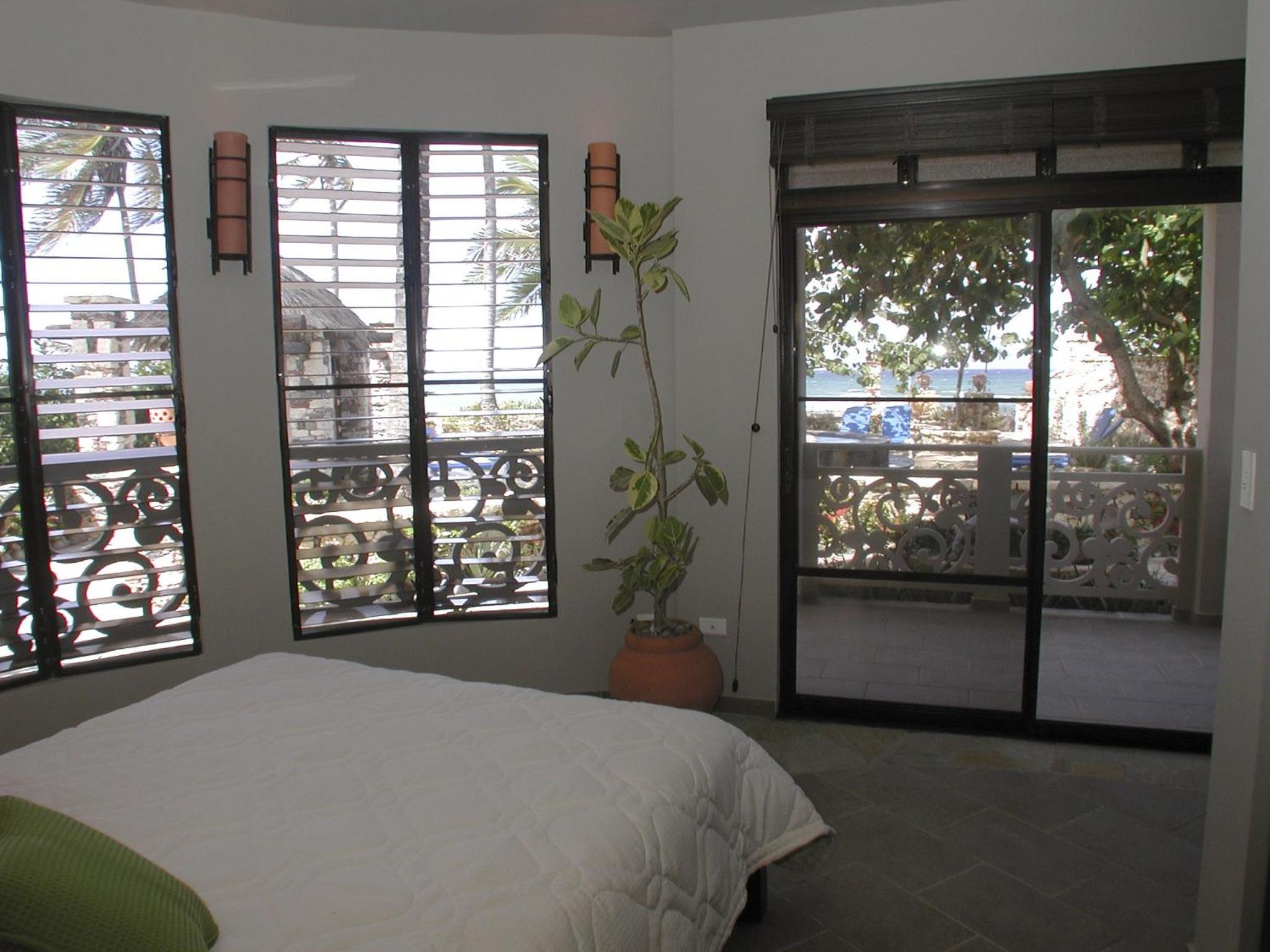 Queen Room photo 2