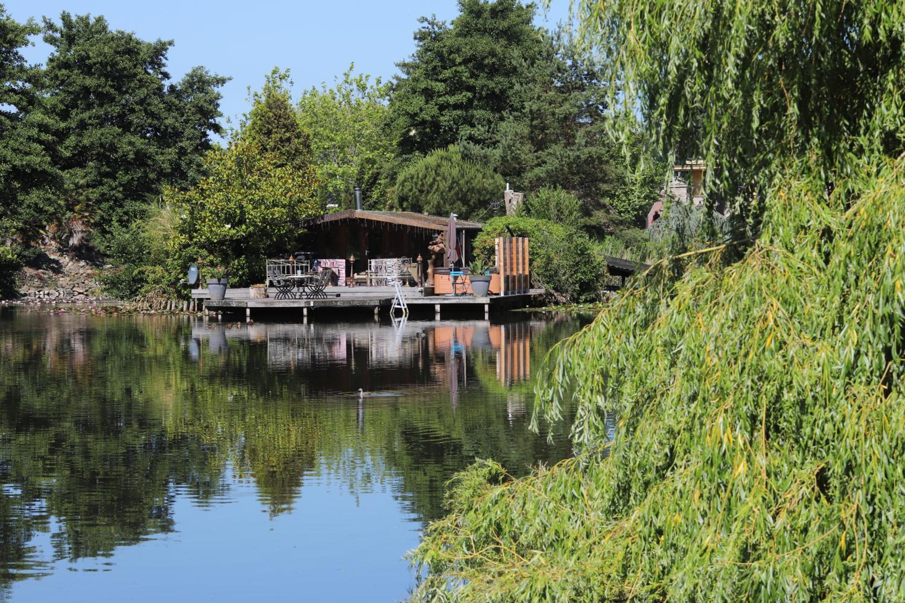 Bungalow - Water Front  - Photo 17