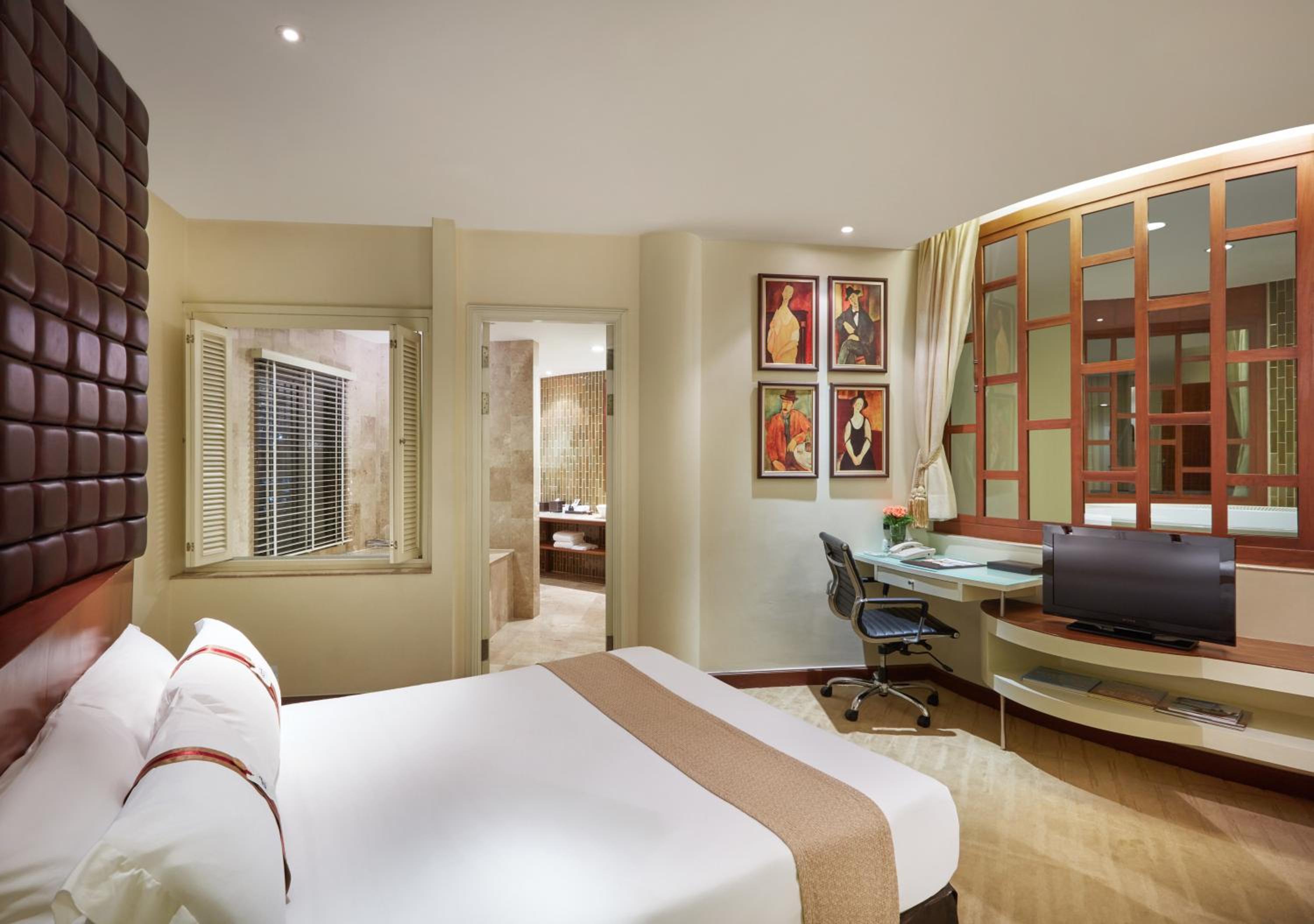 Ambassador Two-Bedroom Suite (Corner Wing) photo 2