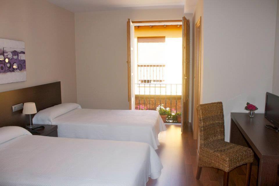 Twin Room - Photo 2