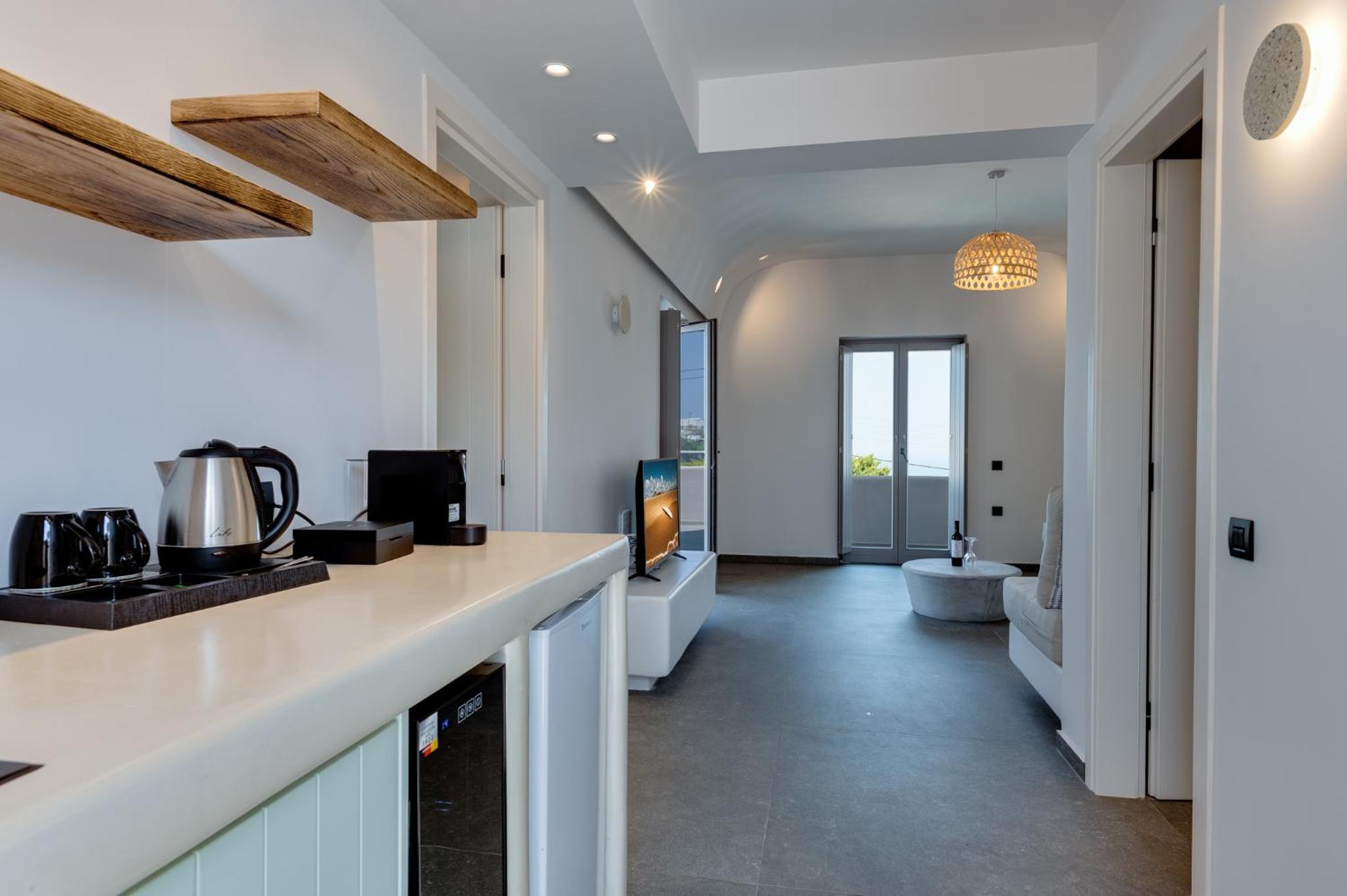 Deluxe Suite with Outdoor Hot Tub & Sea View