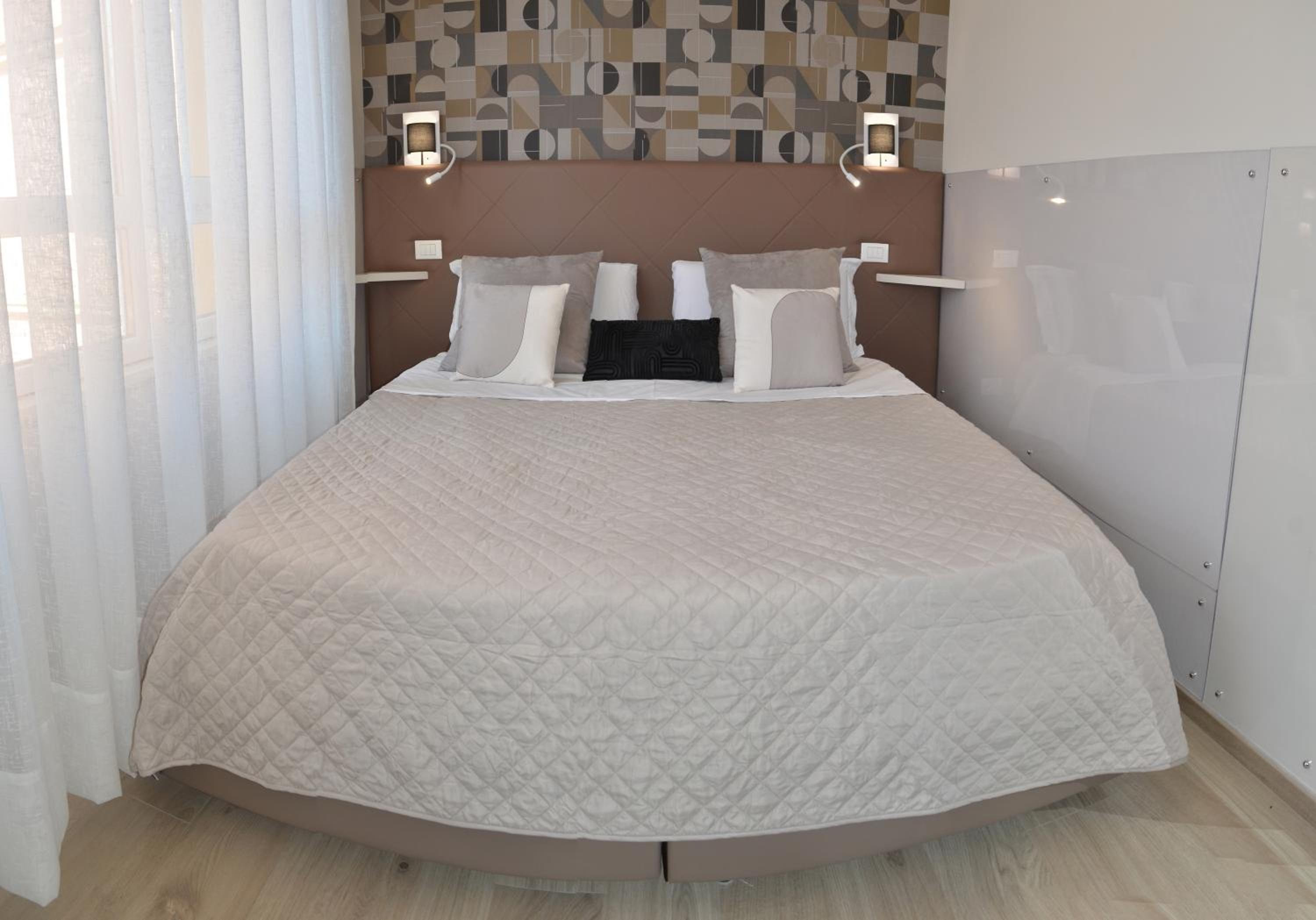 Deluxe Double or Twin Room photo 1