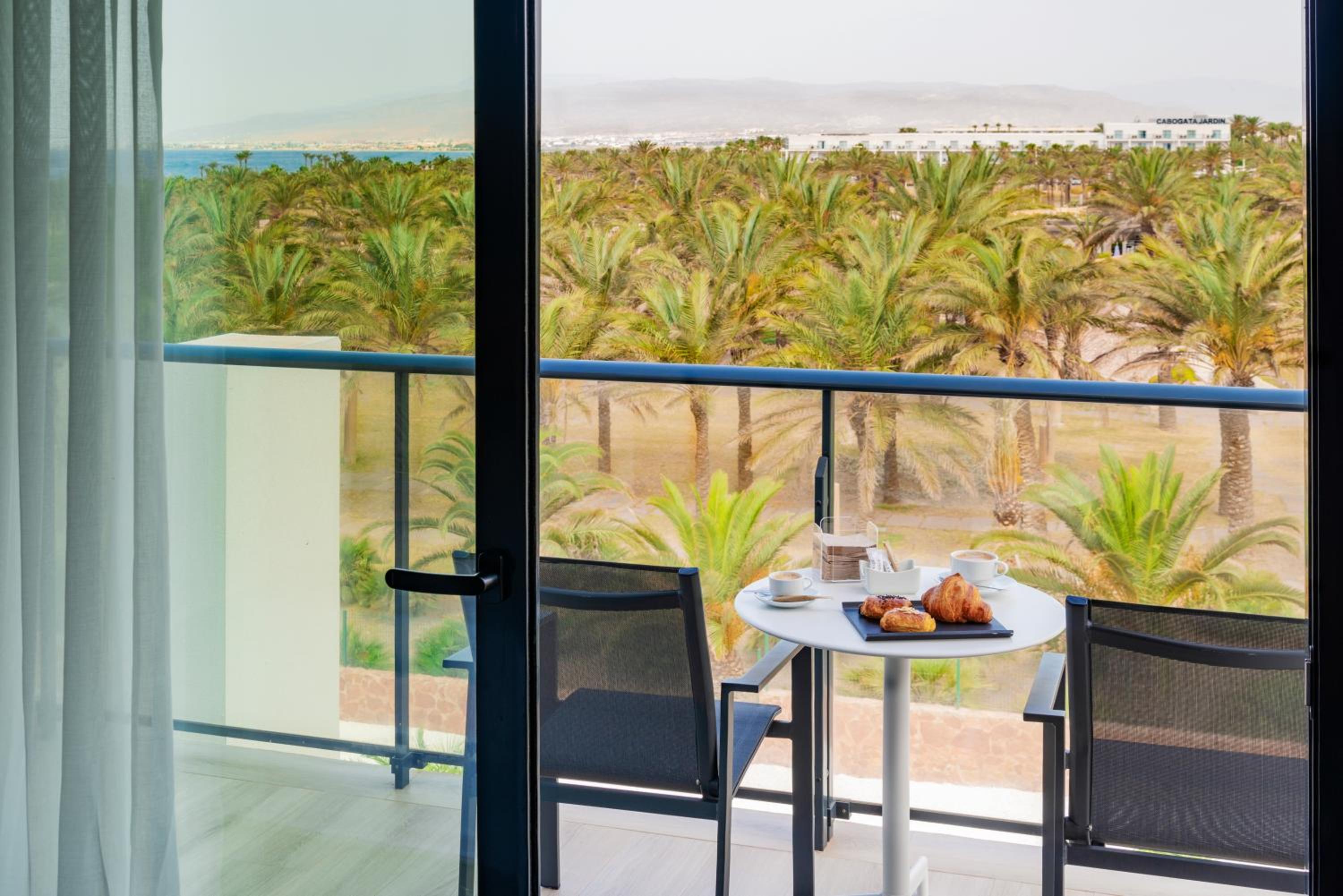 Premium Double Room with Partial Sea View photo 2