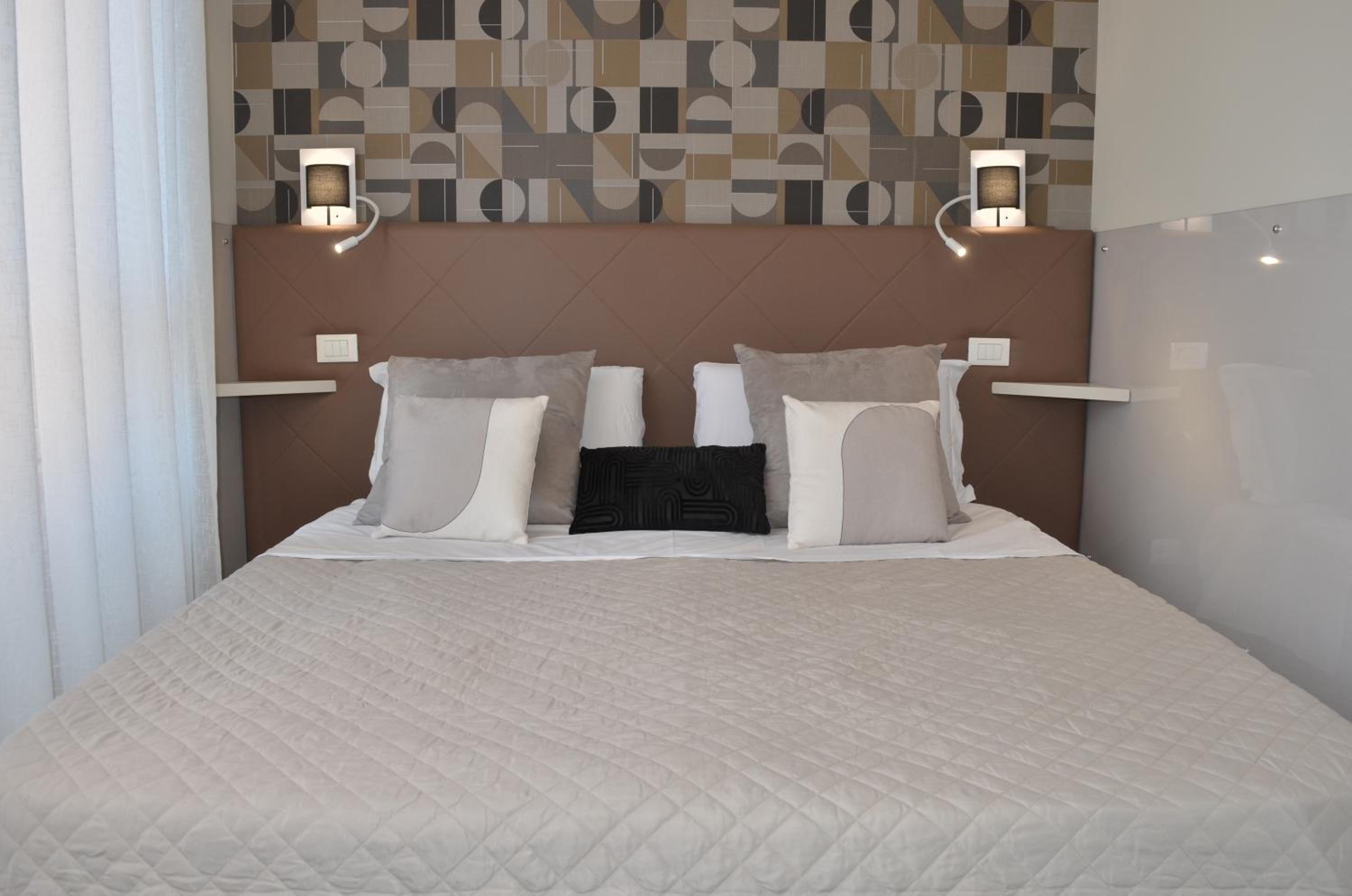 Deluxe Double or Twin Room photo 3