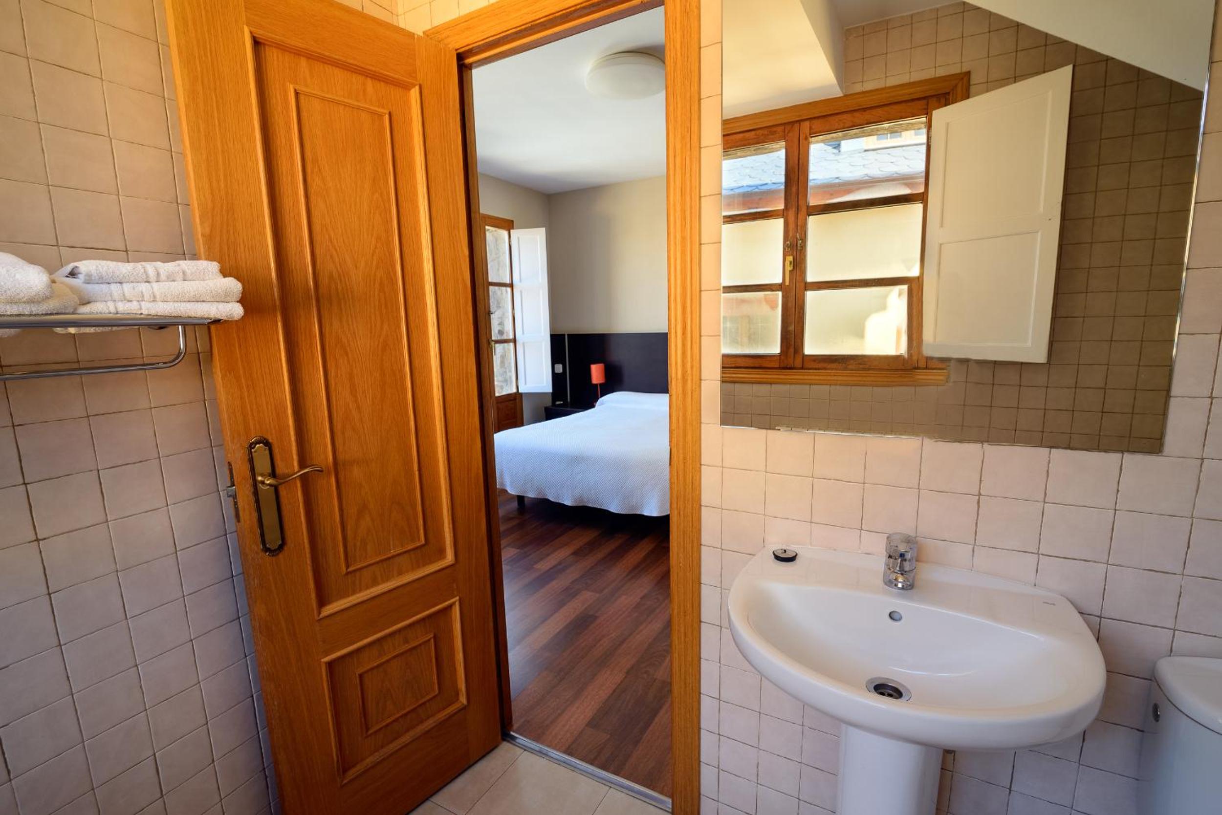 Double Room - Photo 7
