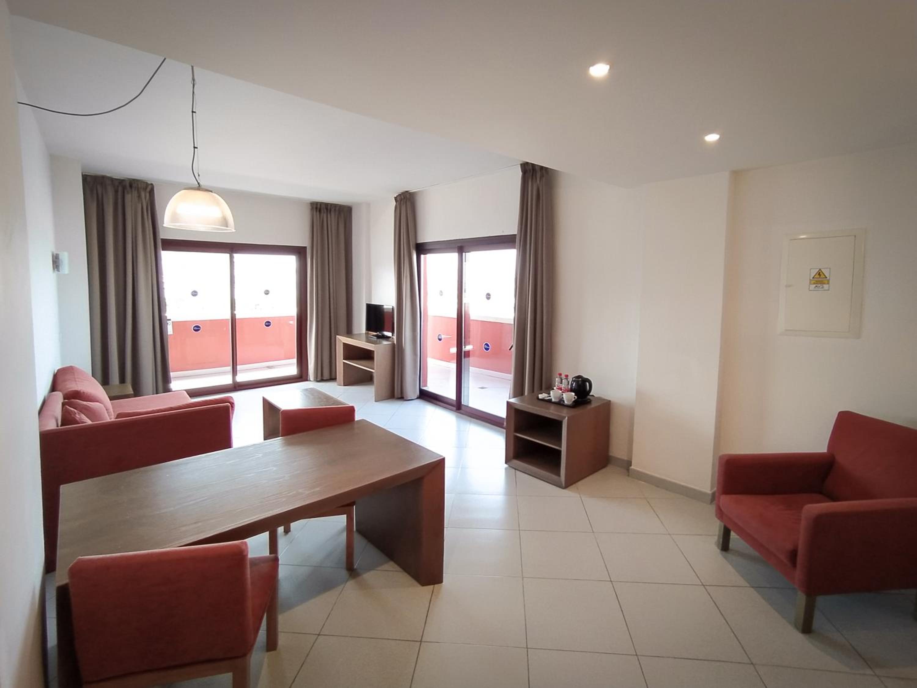 Family Suite (3 Adults) - Photo 1