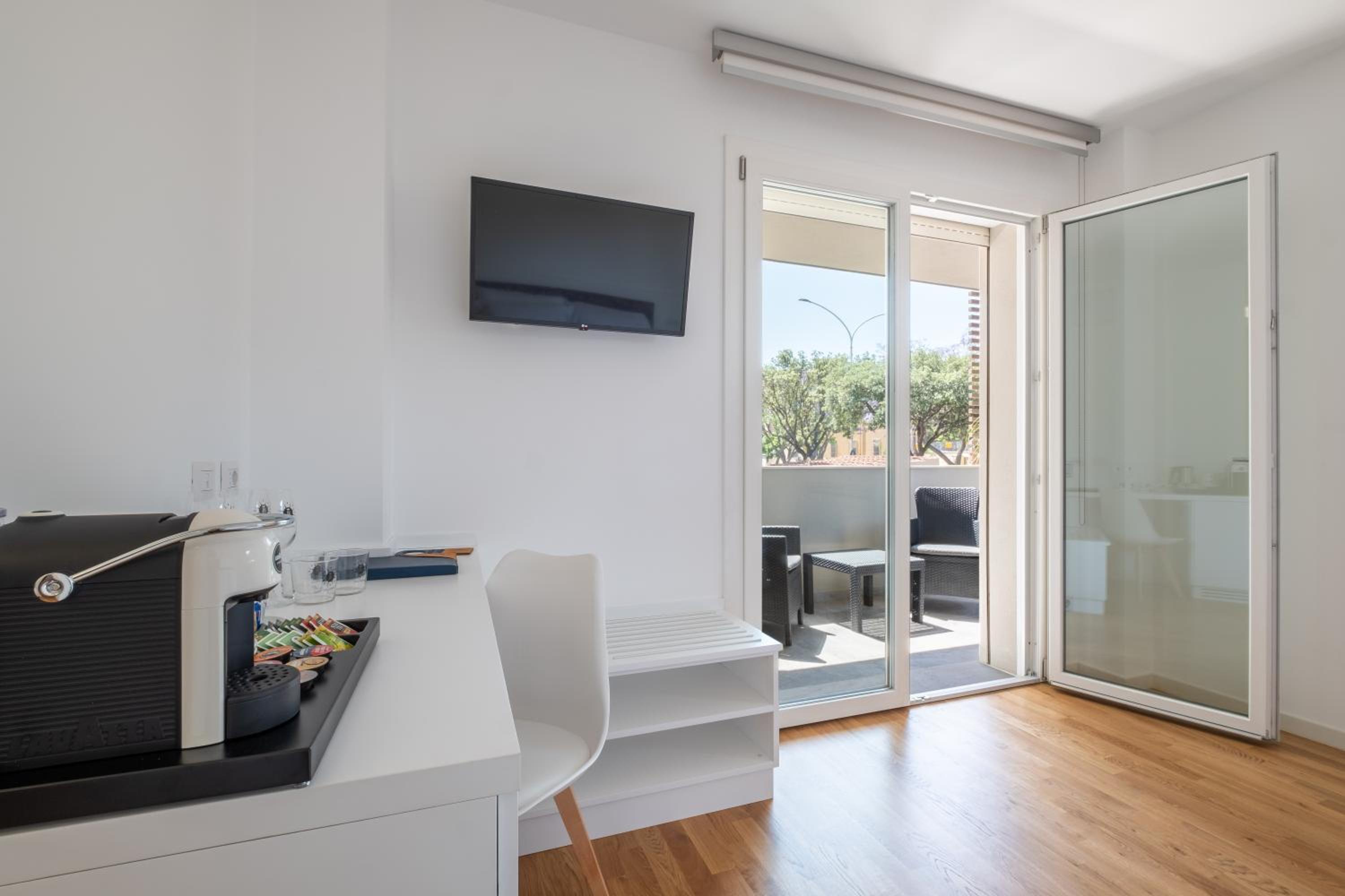 Triple Room with Private Bathroom - Photo 17