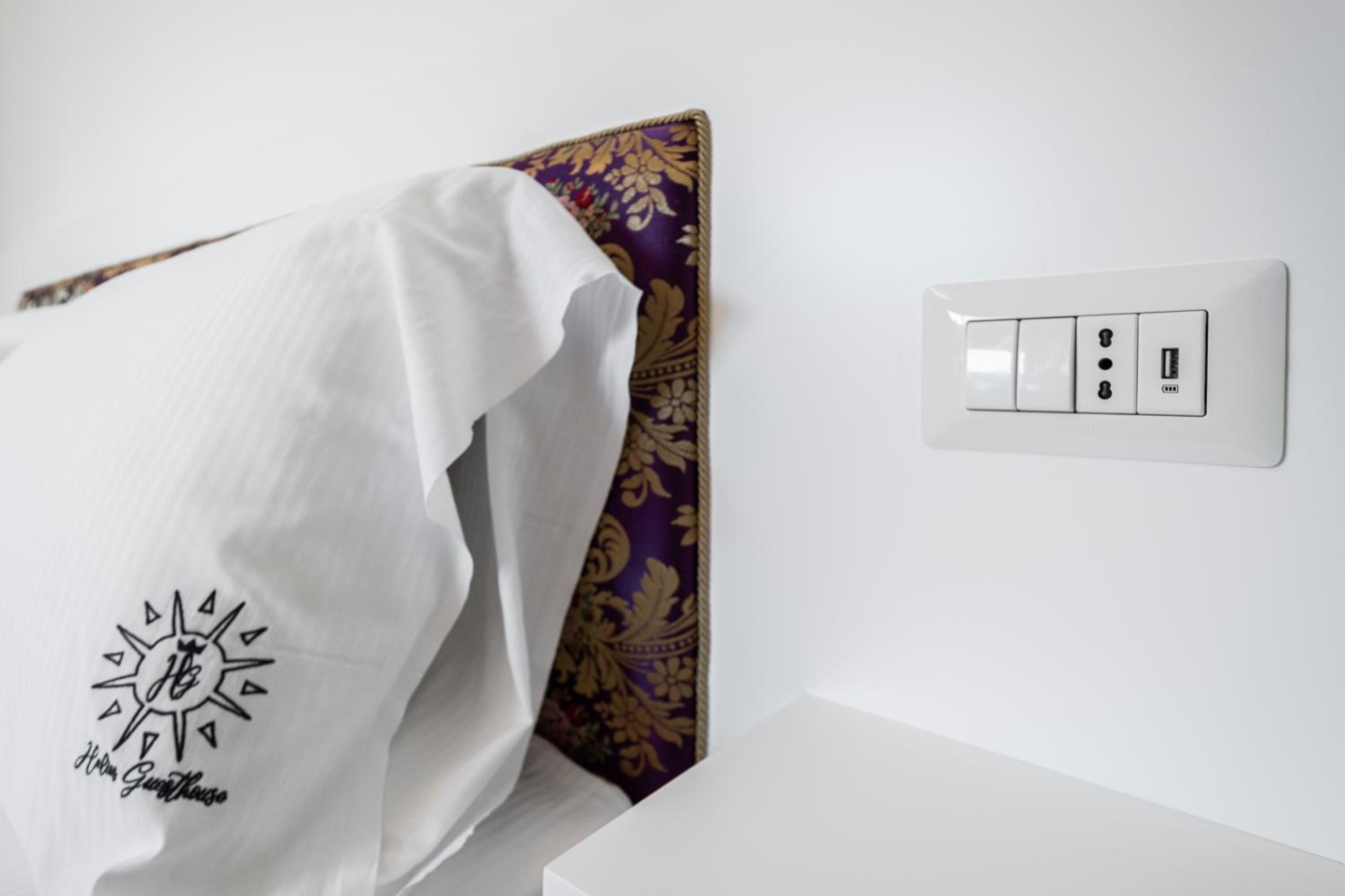 Triple Room with Private Bathroom - Photo 16