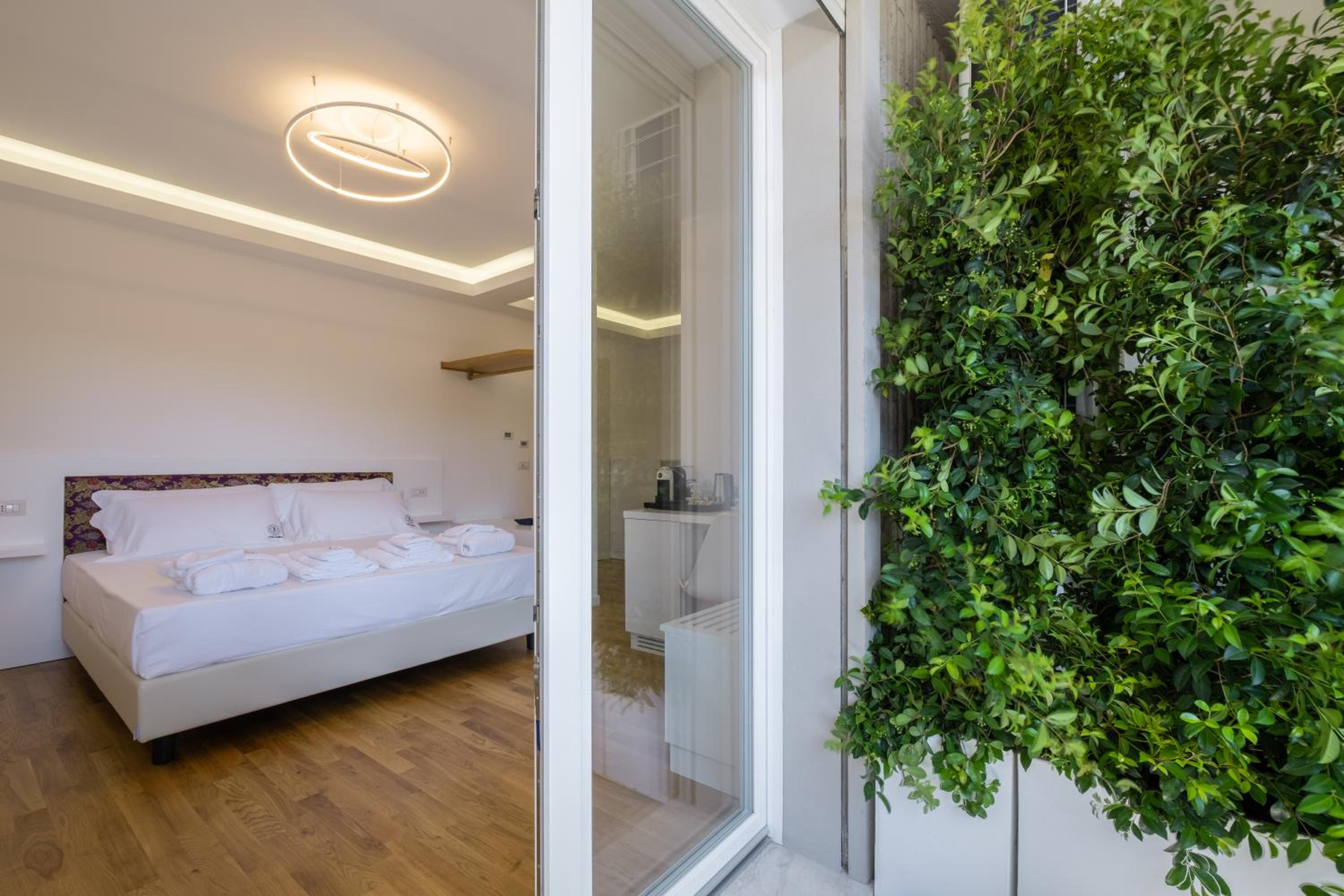 Triple Room with Private Bathroom - Photo 26
