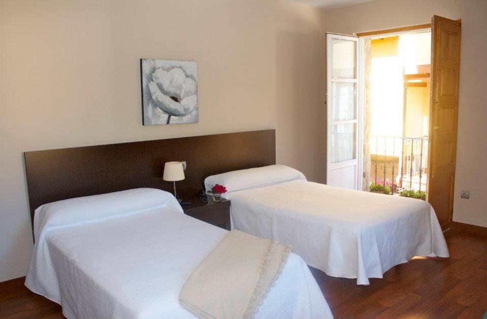 Twin Room - Photo 3