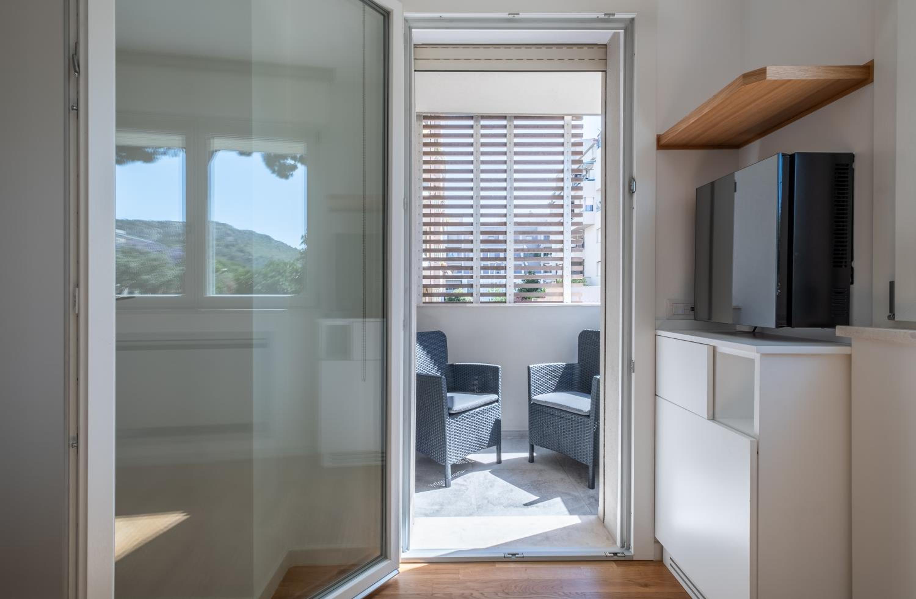 Double Room with Private Bathroom - Photo 9