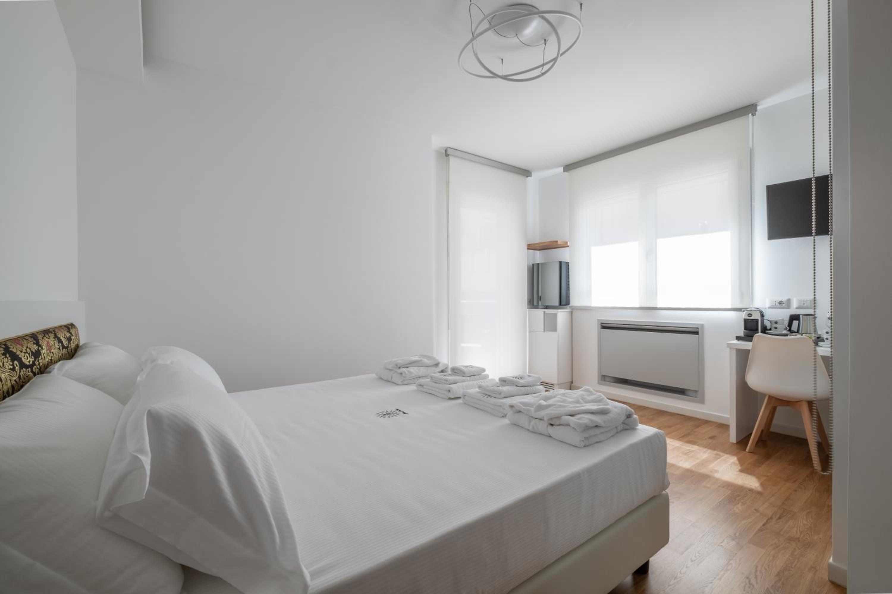 Double Room with Private Bathroom - Photo 4